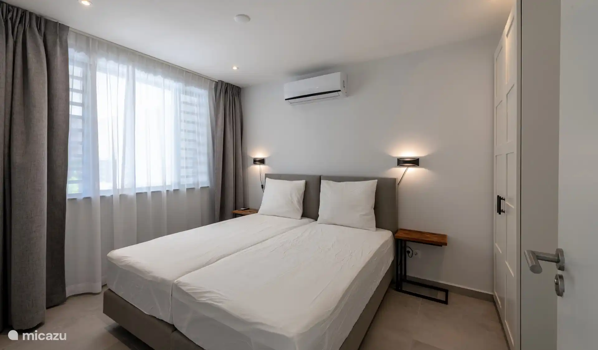 Slaapkamer met twee losse bedden. Extra opklapbaar campingbed ter beschikking. Slaapruimte voor 3 personen.