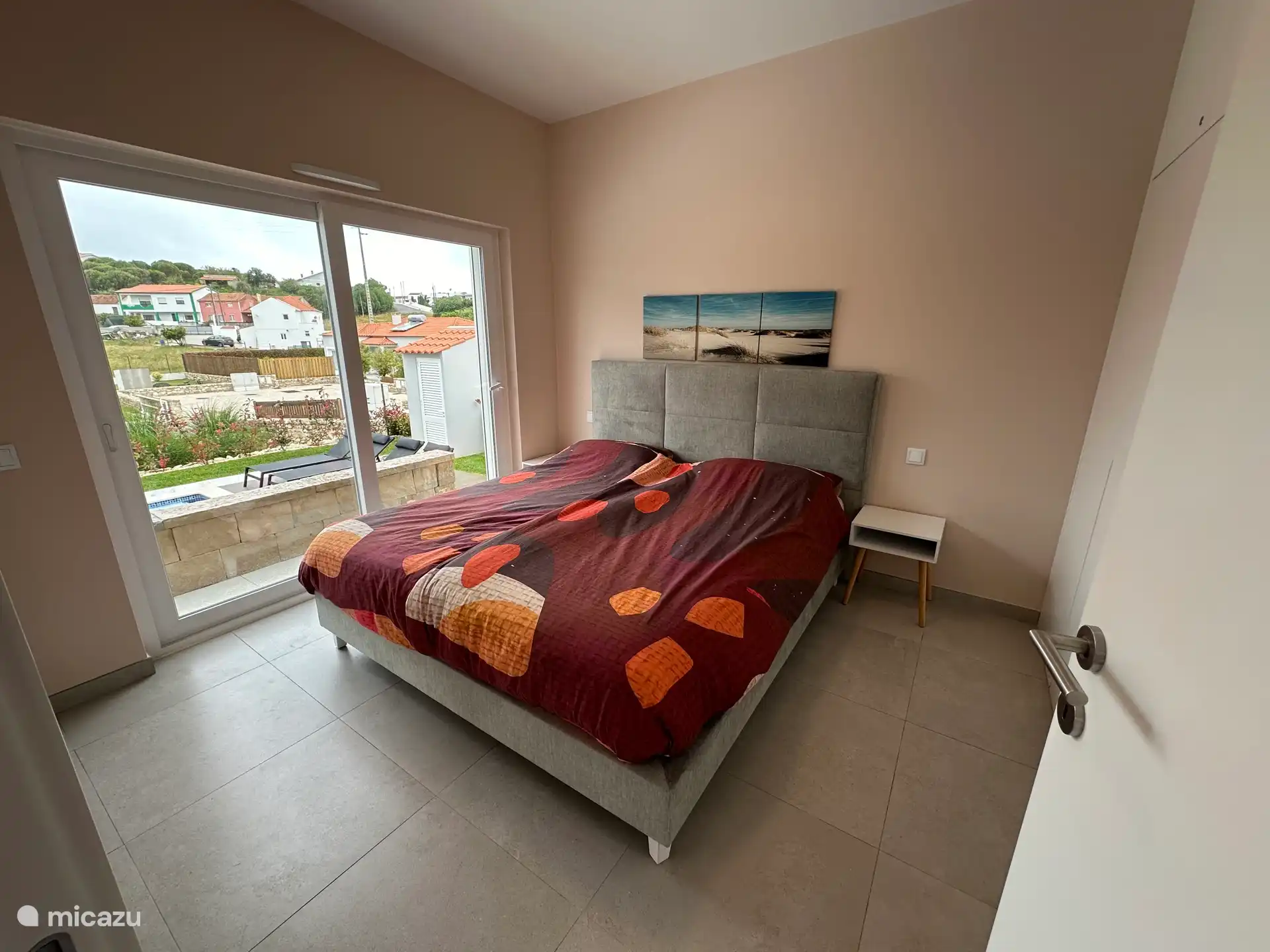 De slaapkamer op de begane vloer.