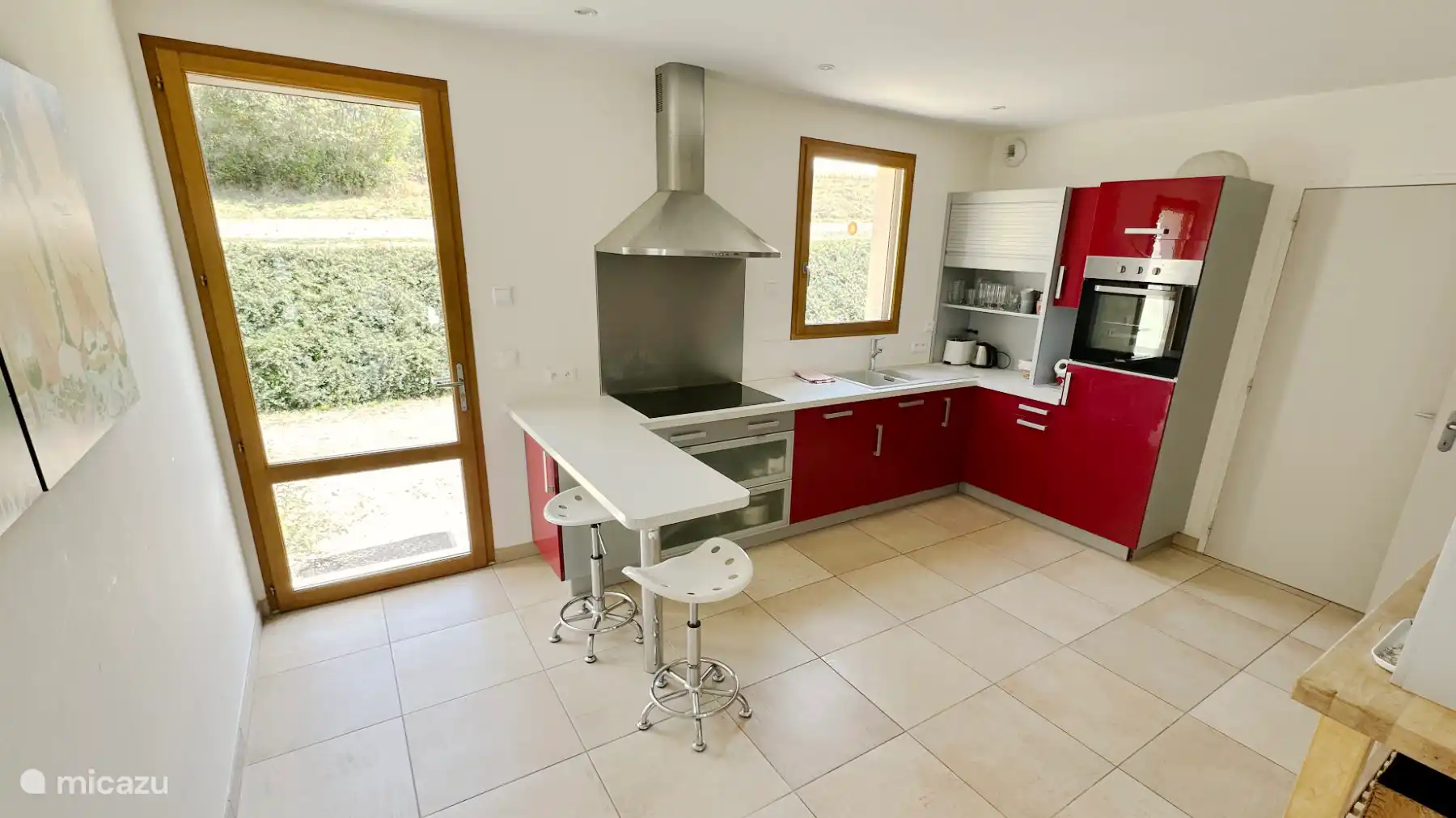 cocina completa y espaciosa