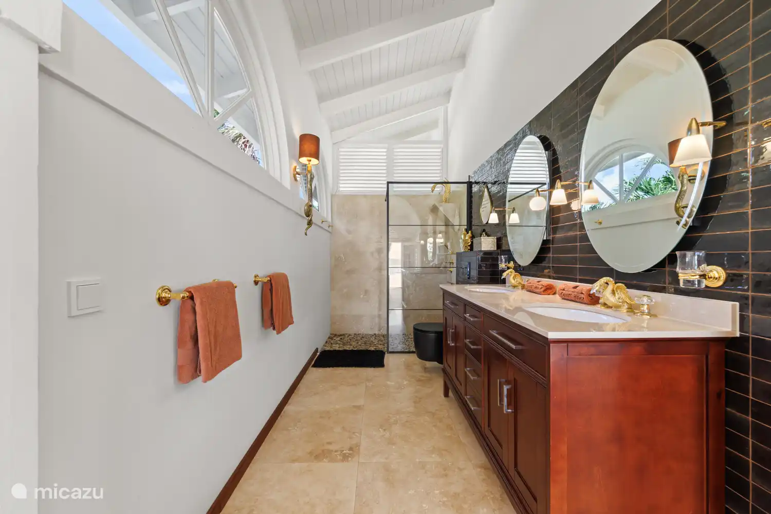 Hauptbadezimmer mit Auge fürs Detail