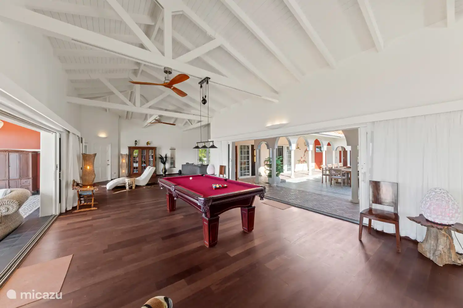 Billardtisch, schön im Wind