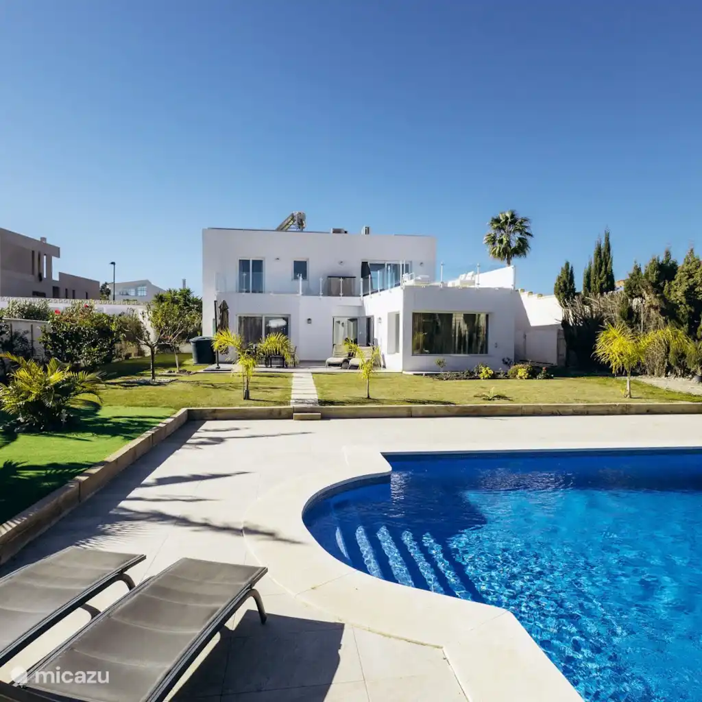 Villa 6persoons Villa met verwarmd zwembad in Estepona