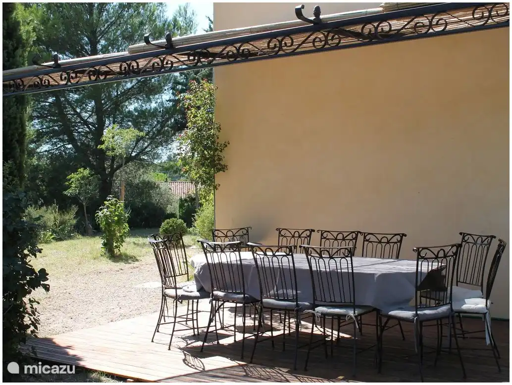 Pergola en terras WEST voor je groepsmaaltijden