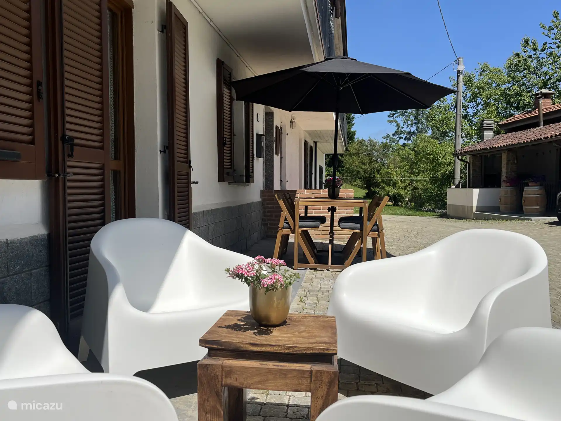 Terras met meubilair