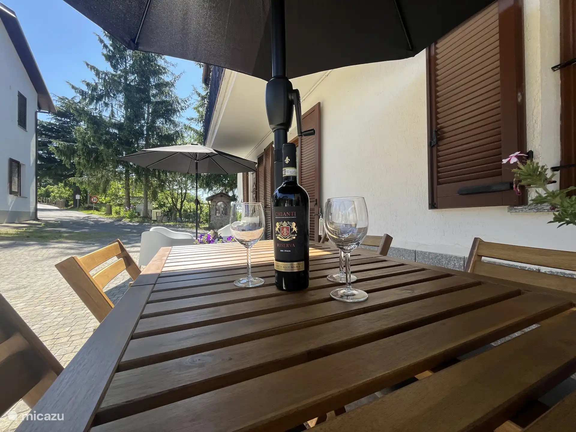 Terras met meubilair