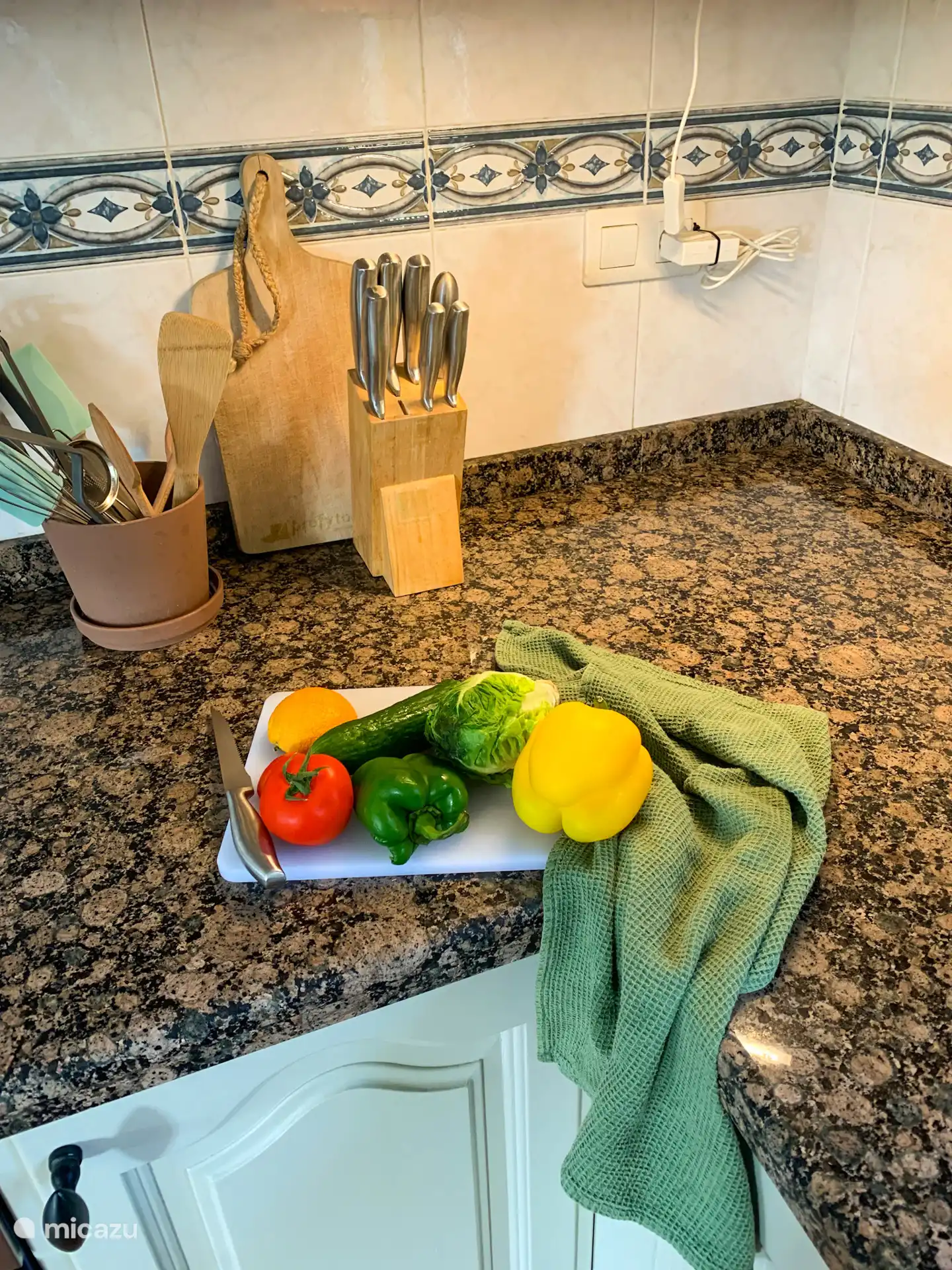 Voldoende werkblad om de voorbereidingen te doen voor het eten. 