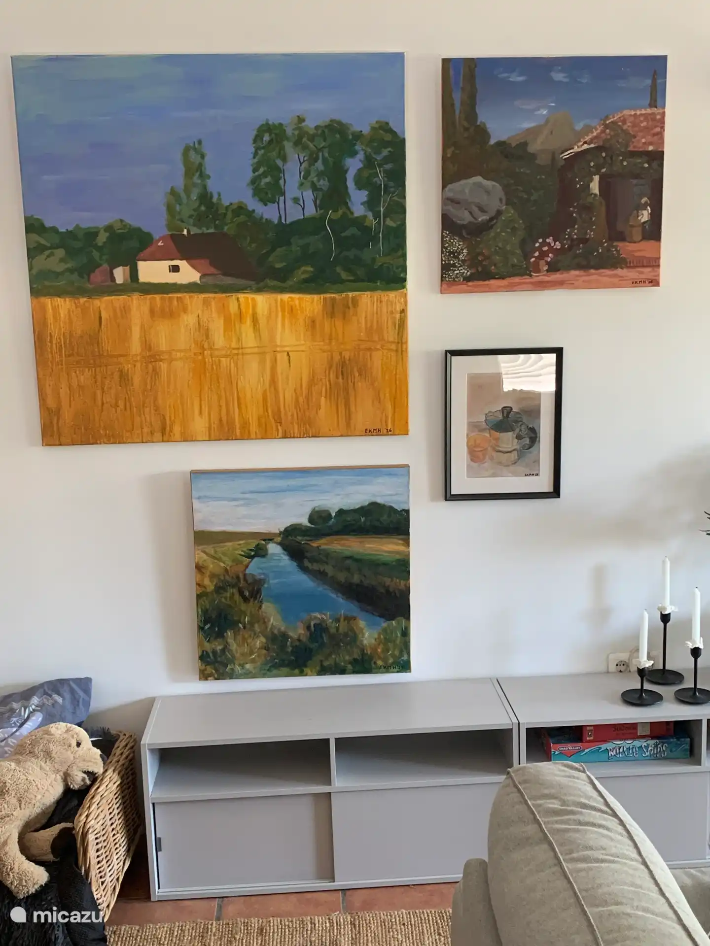 Schilderijen wand van eigen werk