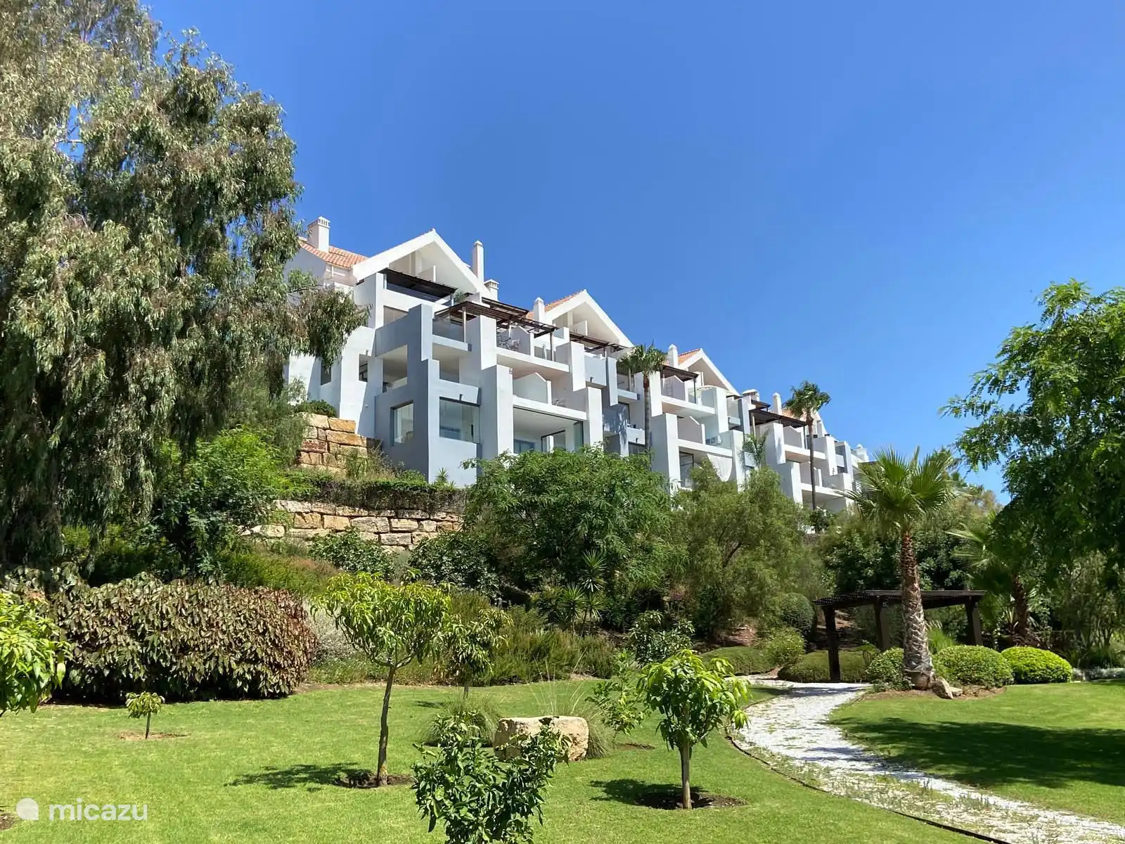 appartement huren in Marbella Cabopino, Costa del Sol, Spanje - Casa Gozar Luxe modern groot balkon