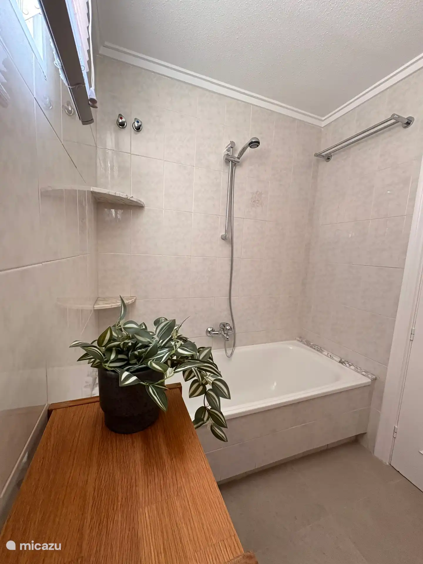 Bad in tweede badkamer