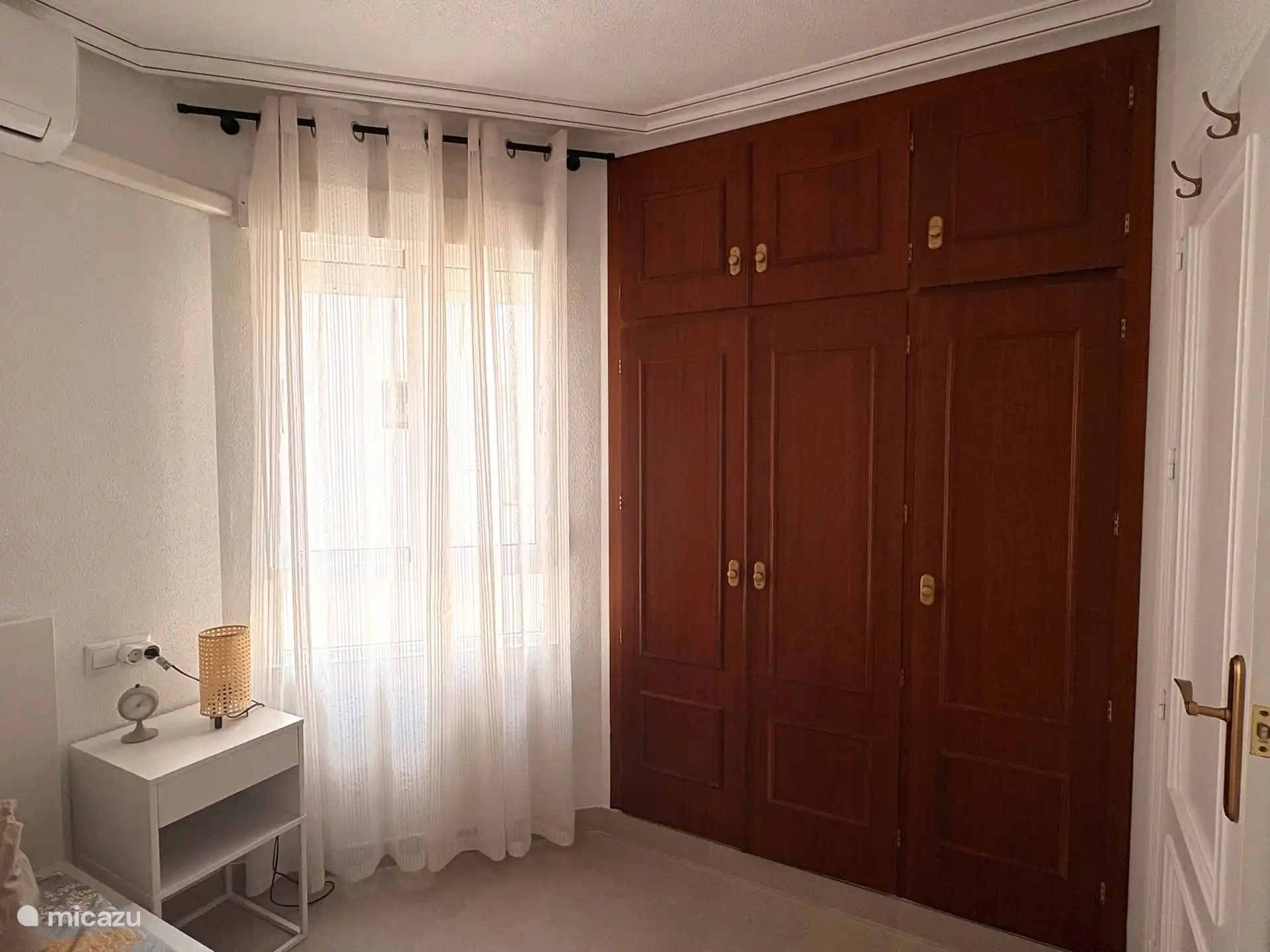 Ruime kleerkast en kamers