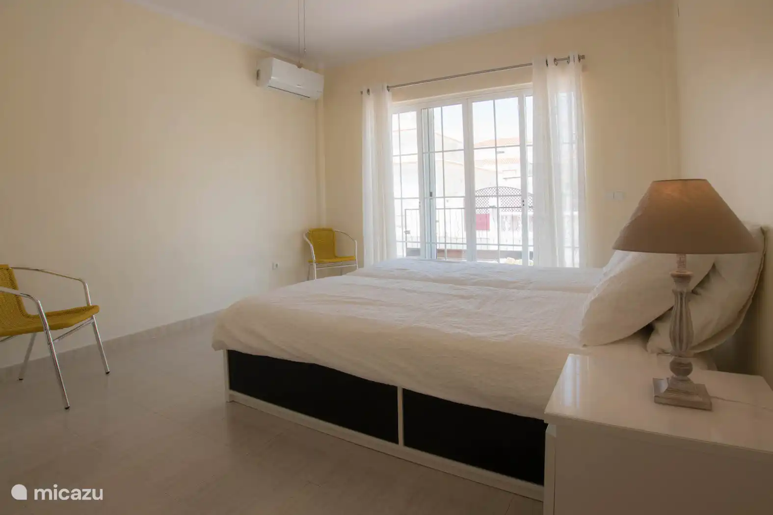 Chambre avec accès à l’extérieur