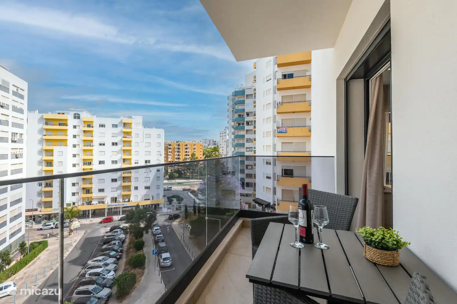 Balcon avec coin salon