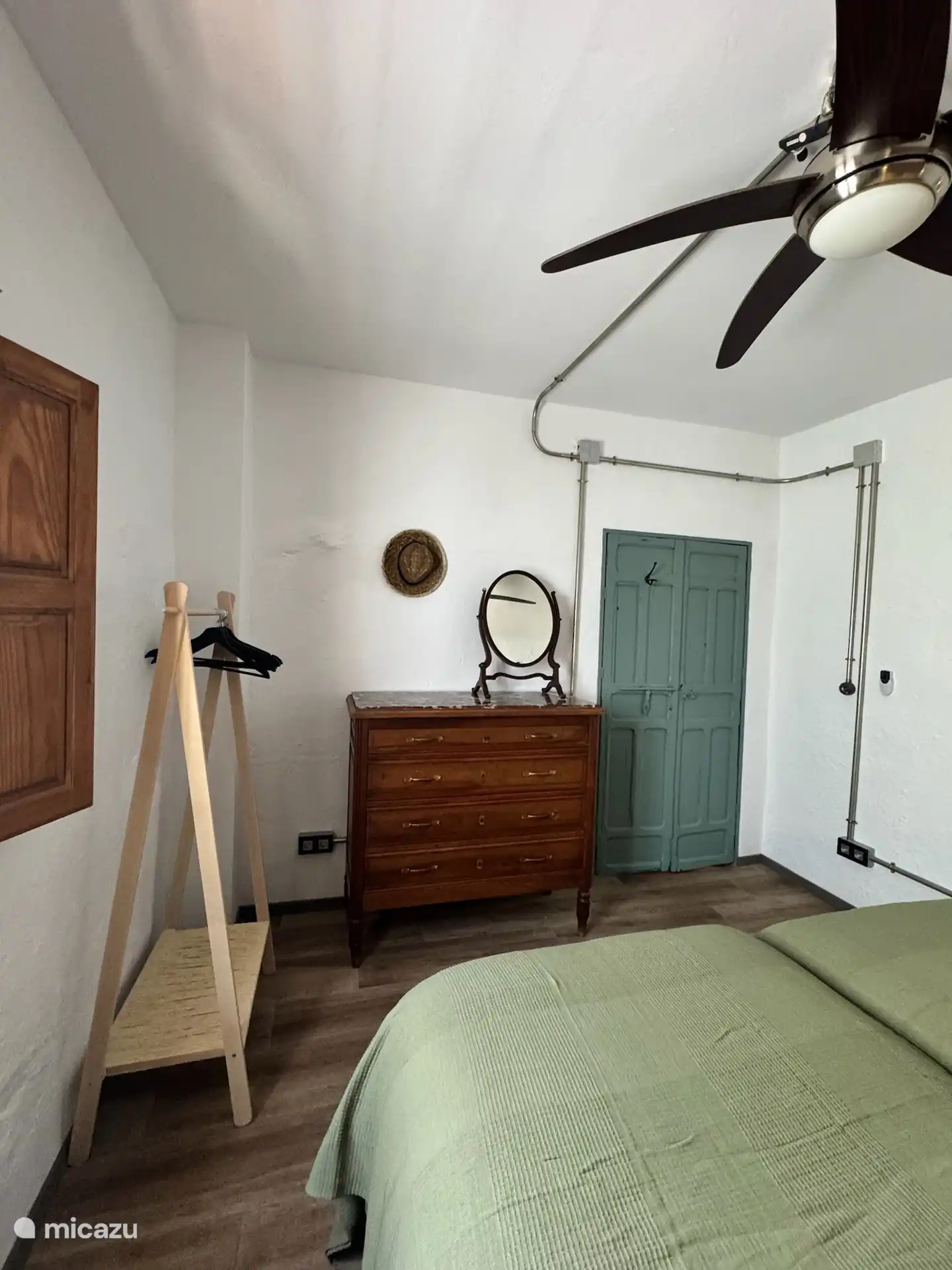 Porte-linge et commode