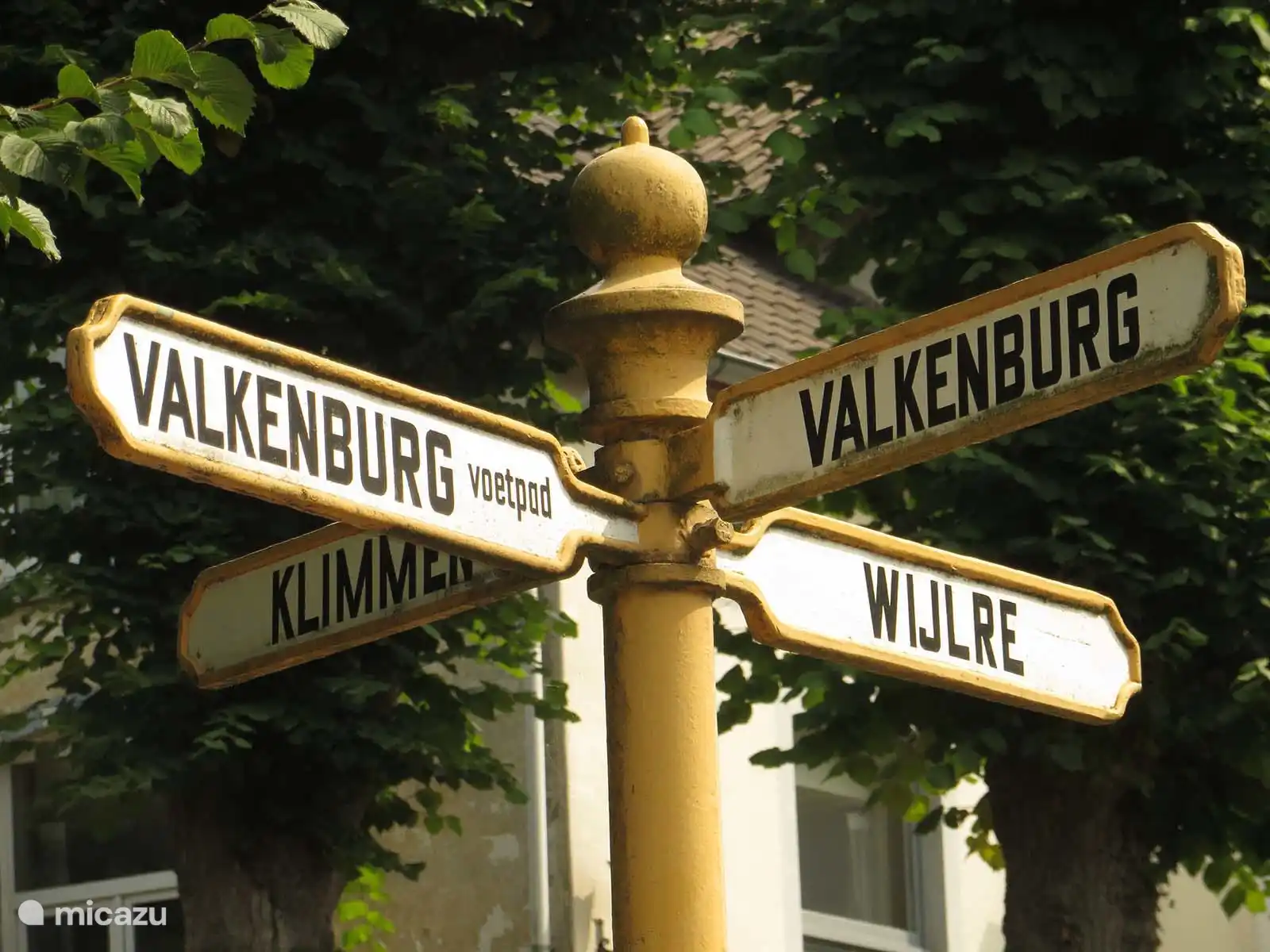 Wandelen en fietsen door dorpen en bossen