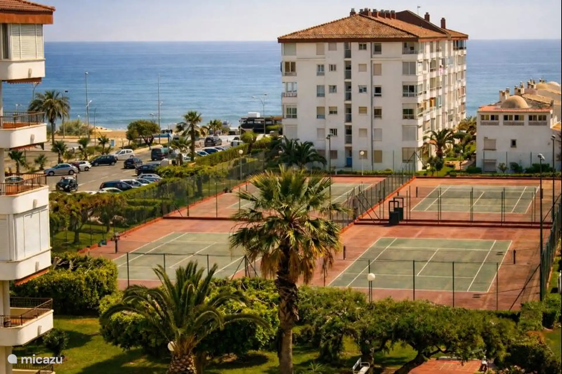 Tennisbanen, vrij te gebruiken voor gasten.