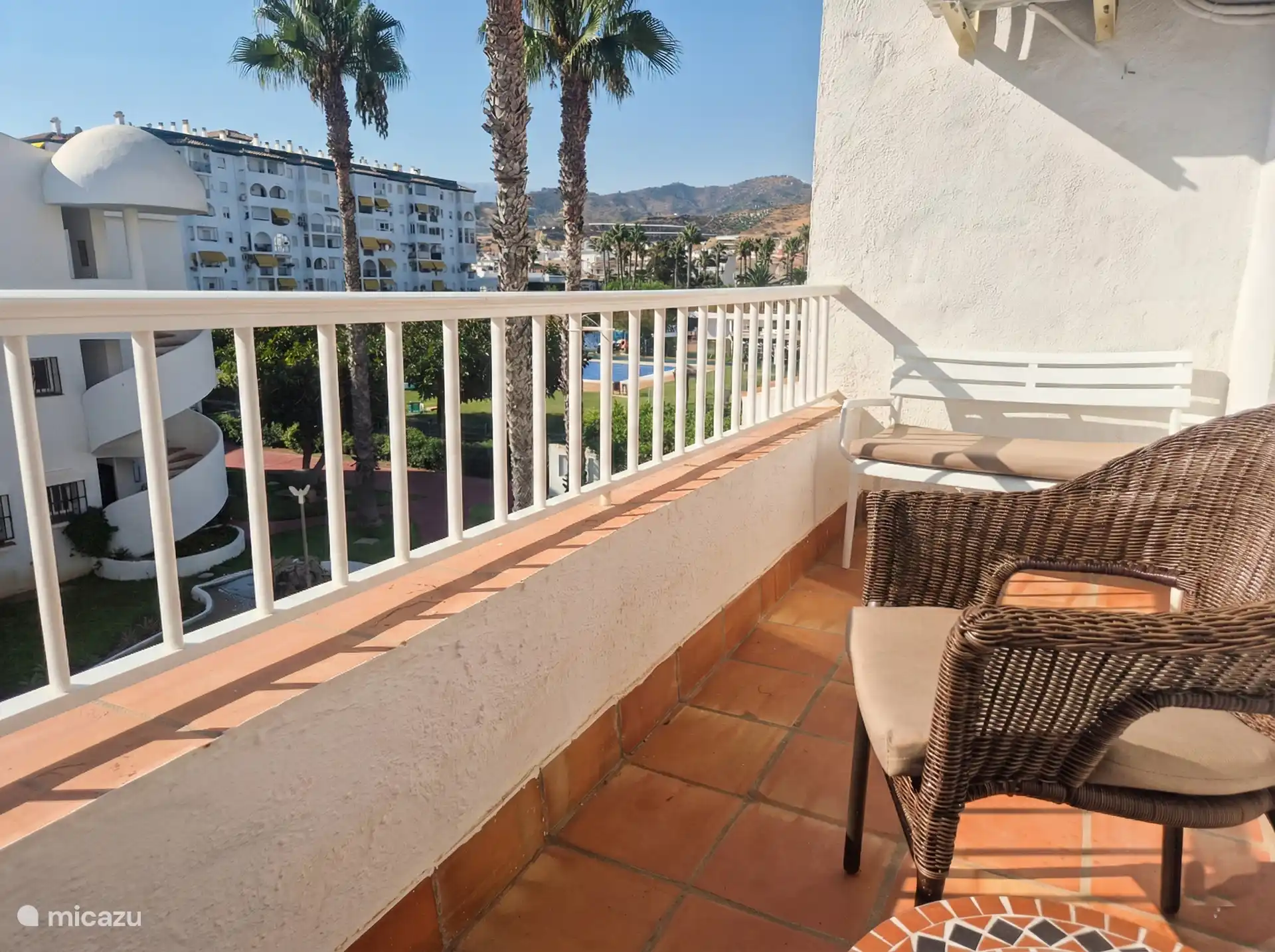 Op dit balkon zit je aan het einde van de dag nog lekker in het zonnetje. 