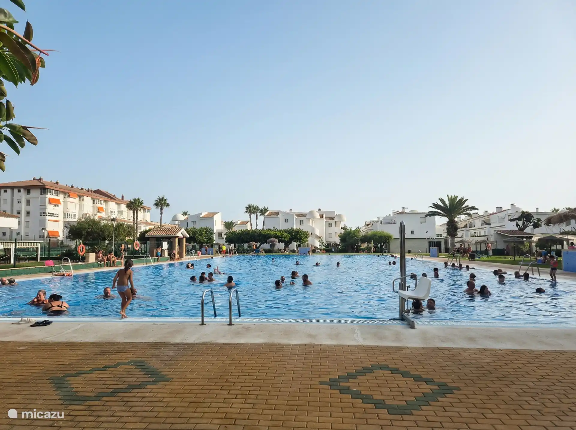 Groot 50-meterzwembad van Laguna Beach, exclusief voor gasten van het park.