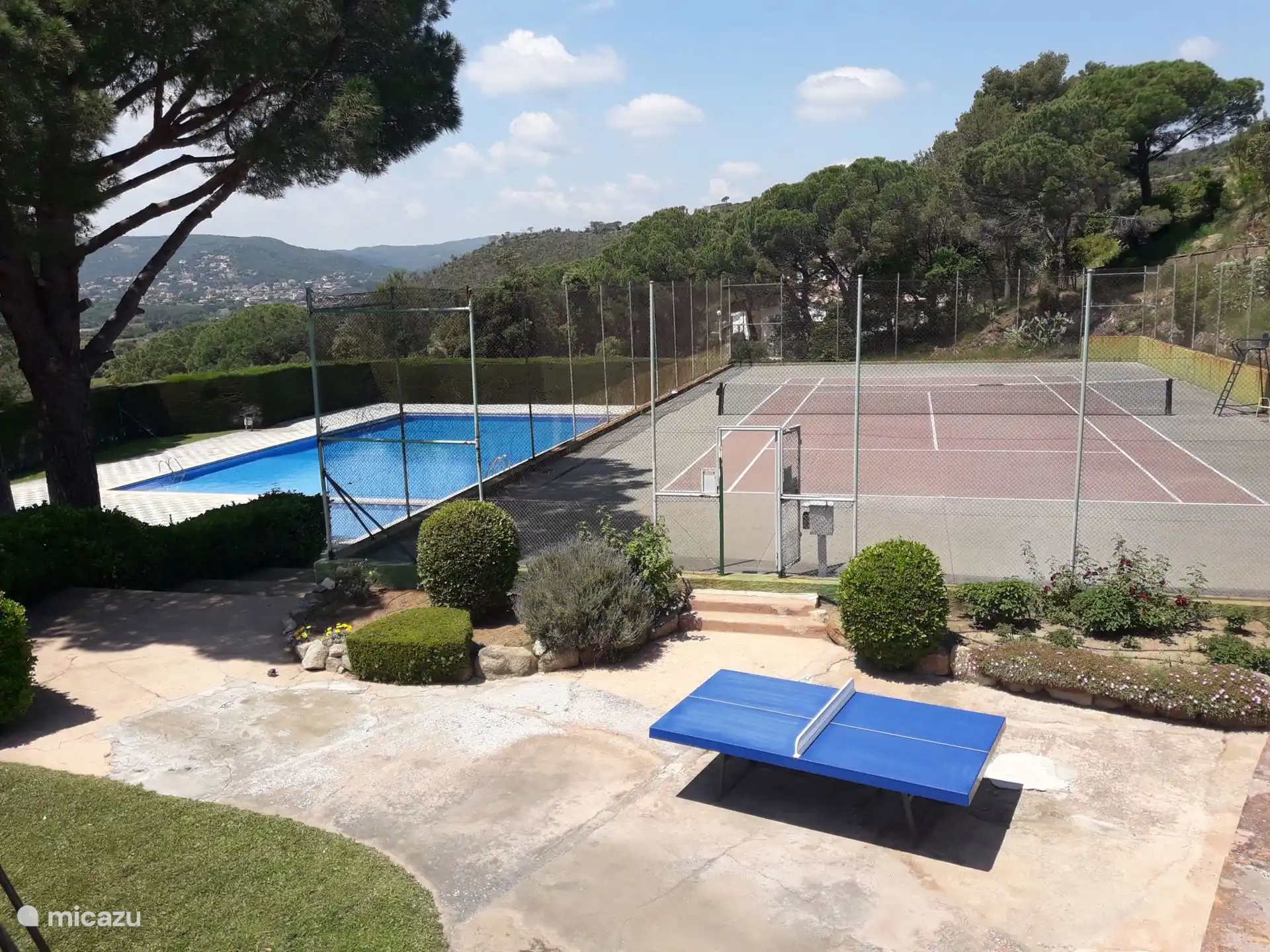 Privé-urbanisatieruimte (zwembad, kinderzwembad, tennisbaan, pingpongtafel; Toilet en douche) / Slechts 150 lopen vanaf het appartement