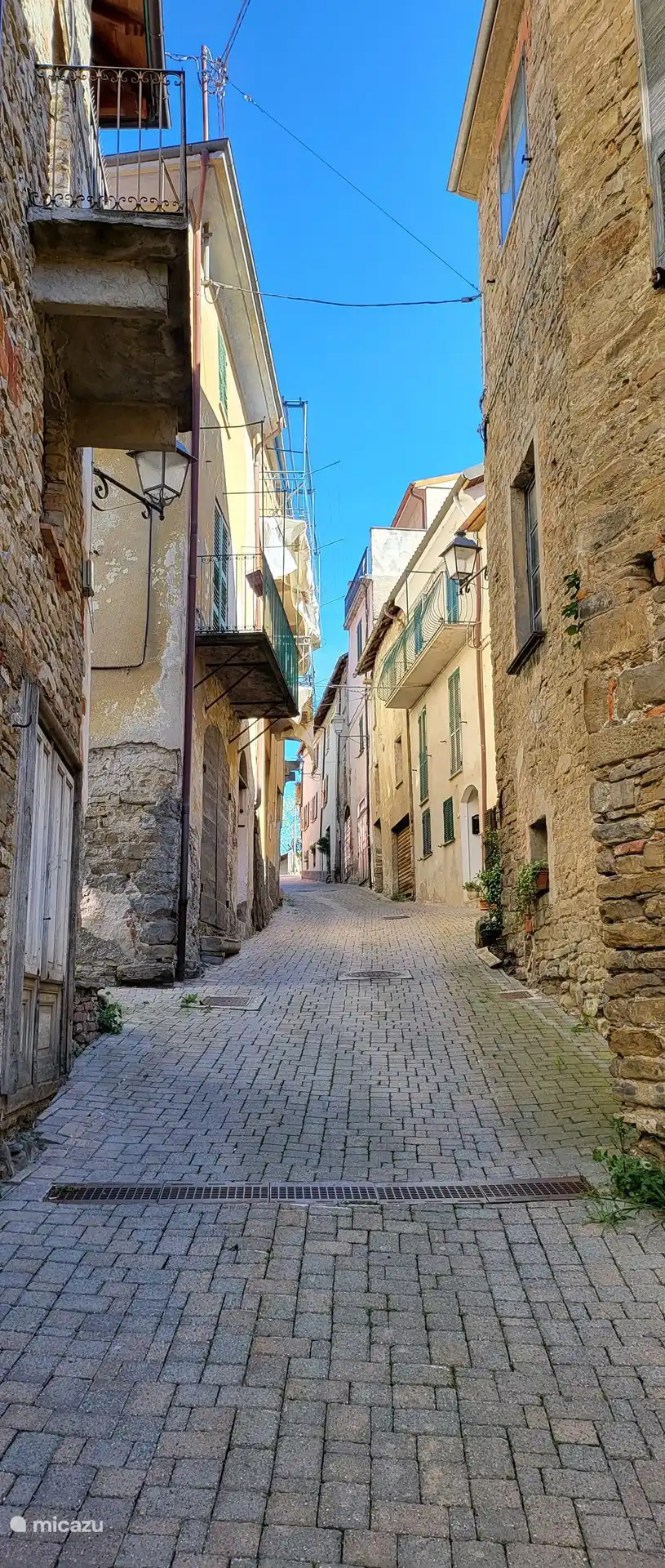 Een van de vele authentieke straatjes in het dorp