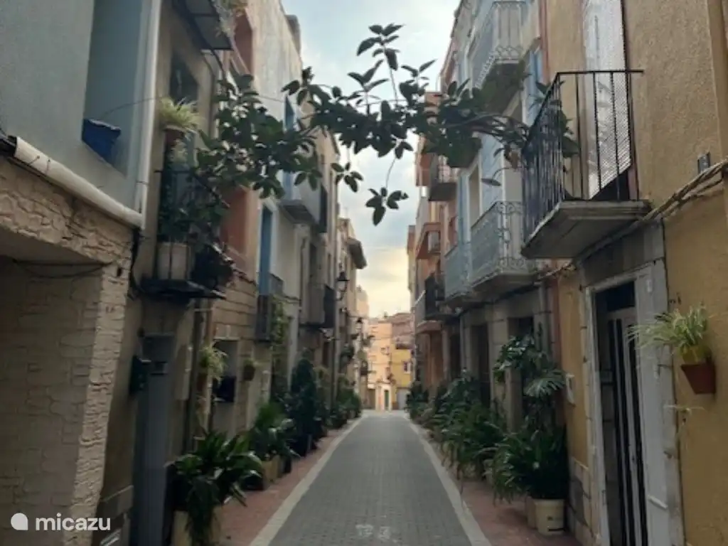 Le village de Calig dégage une atmosphère espagnole paisible et authentique, idéale si vous aimez la paix, la nature et la culture rurale.