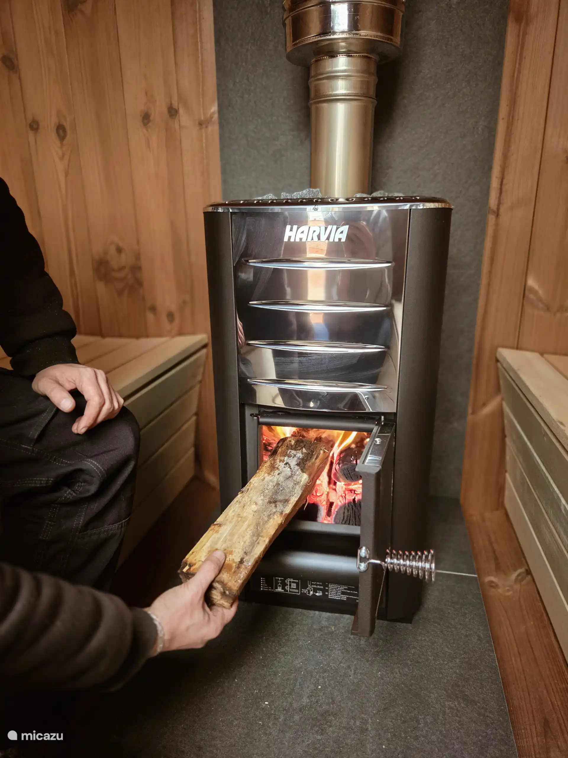 Blokje hout op het vuur