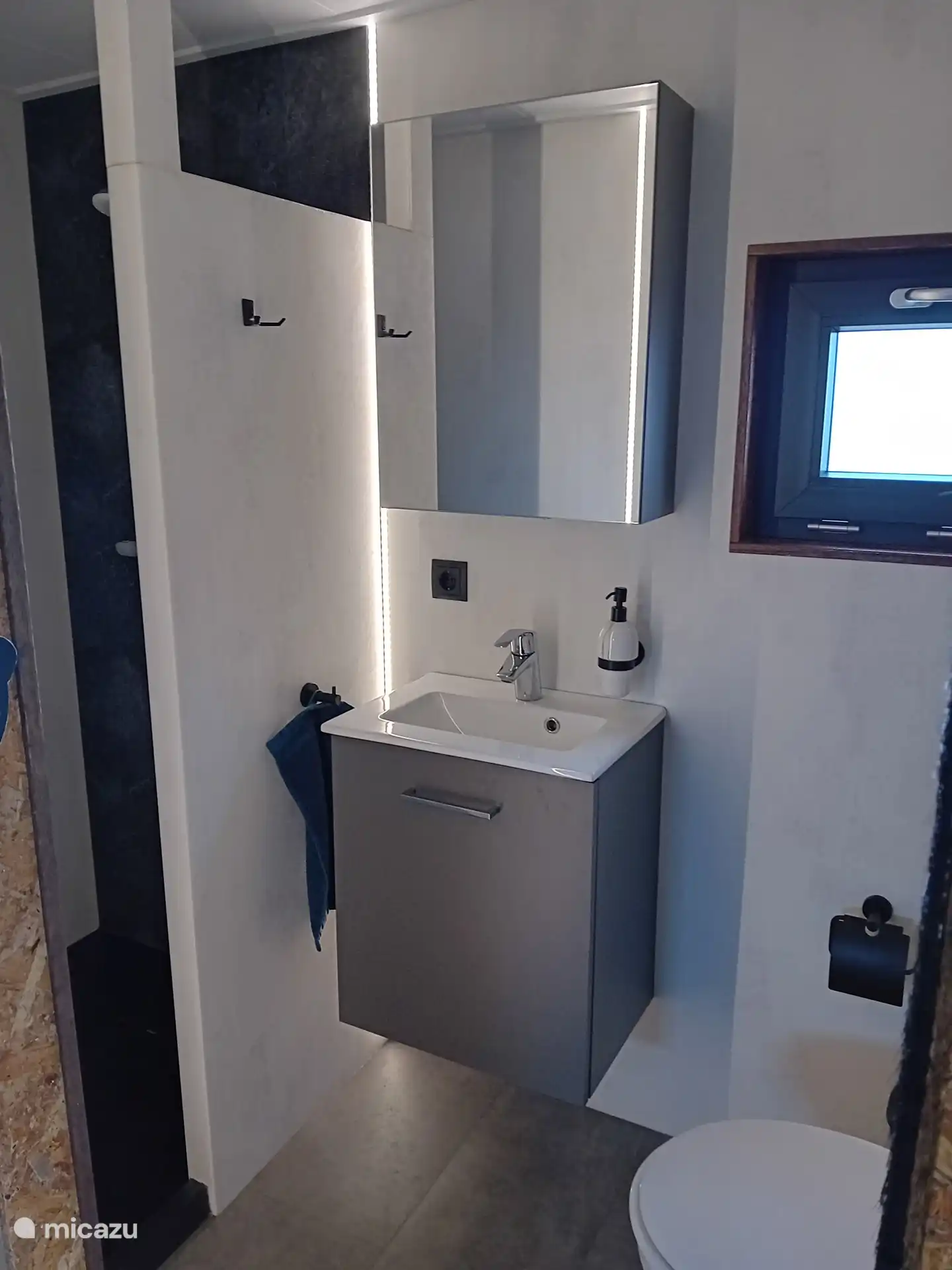 een blik in de badkamer