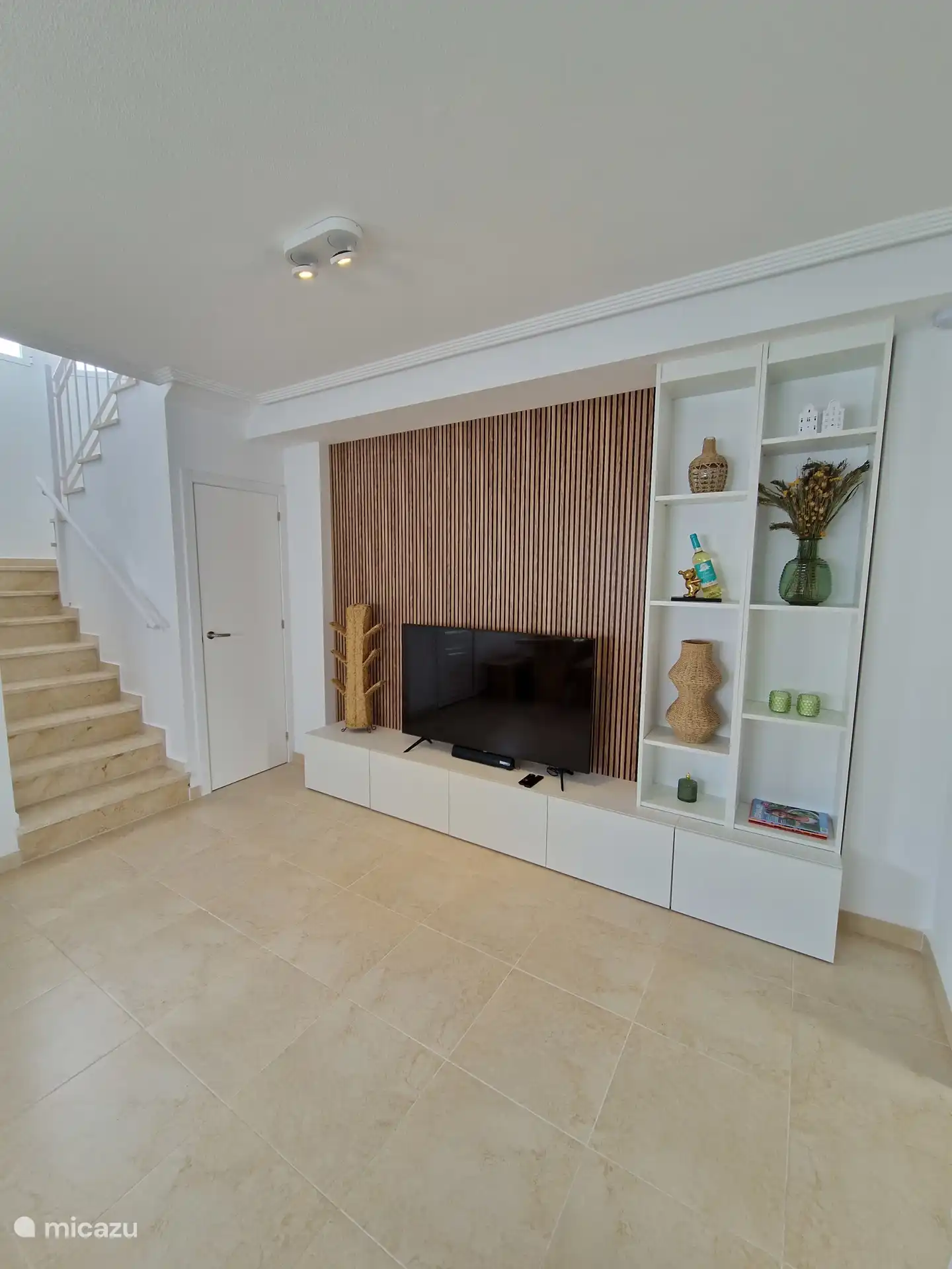 Télévision avec toutes les chaînes internationales, y compris ESPN, ViaPlay.