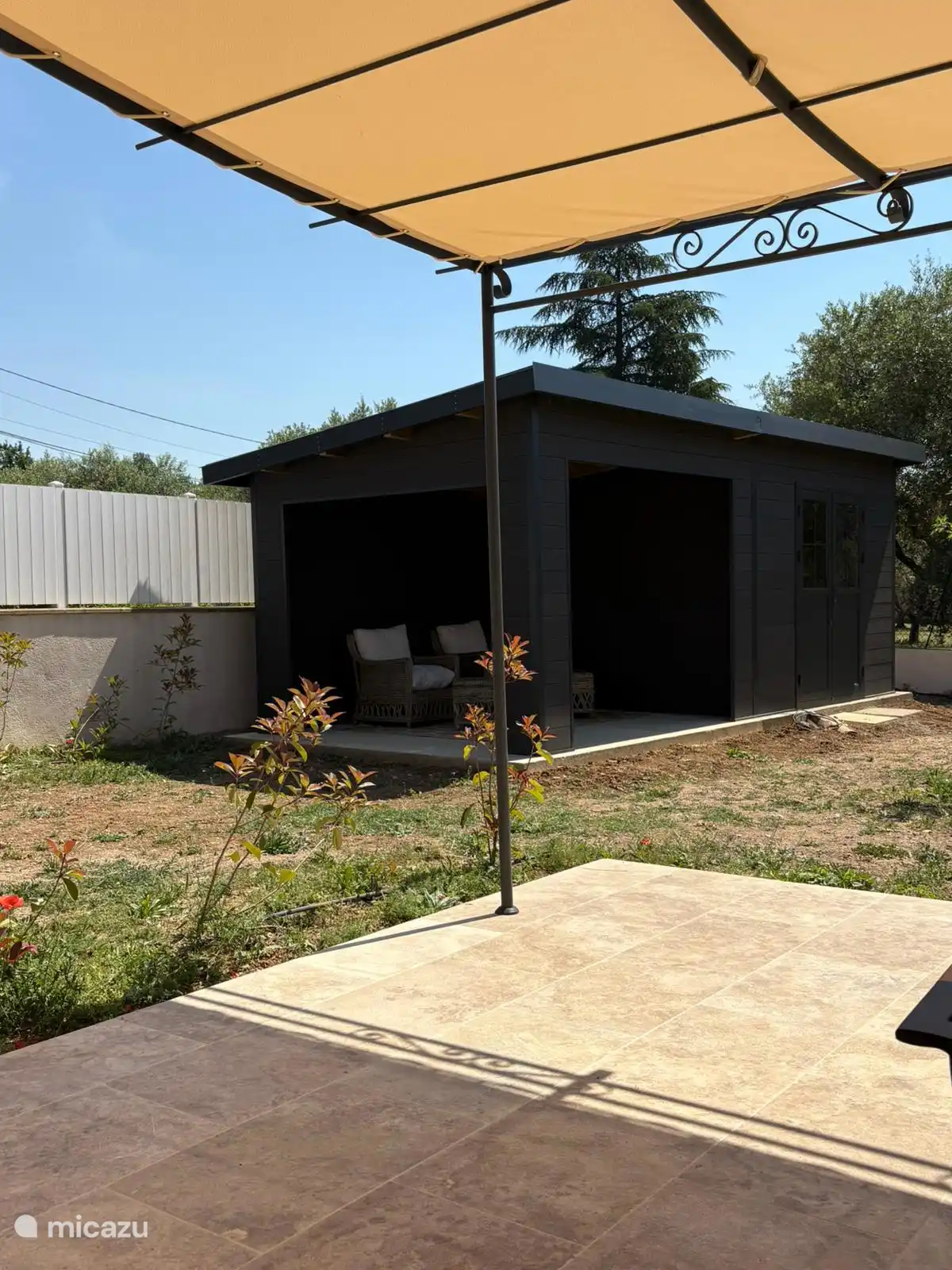 Garden house with covered seating area