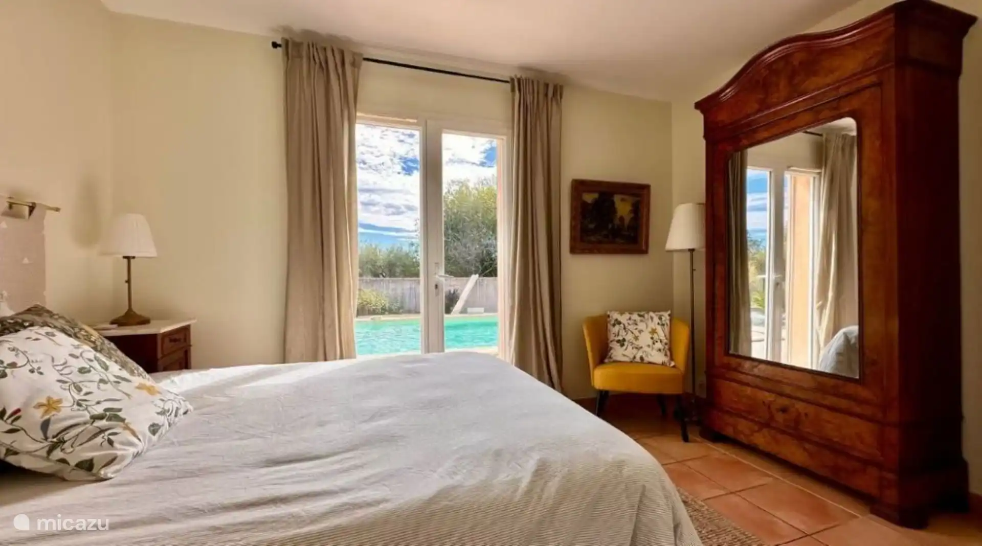 De verwarming gebeurt overal via de airco-units of via elektrische vloerverwarming