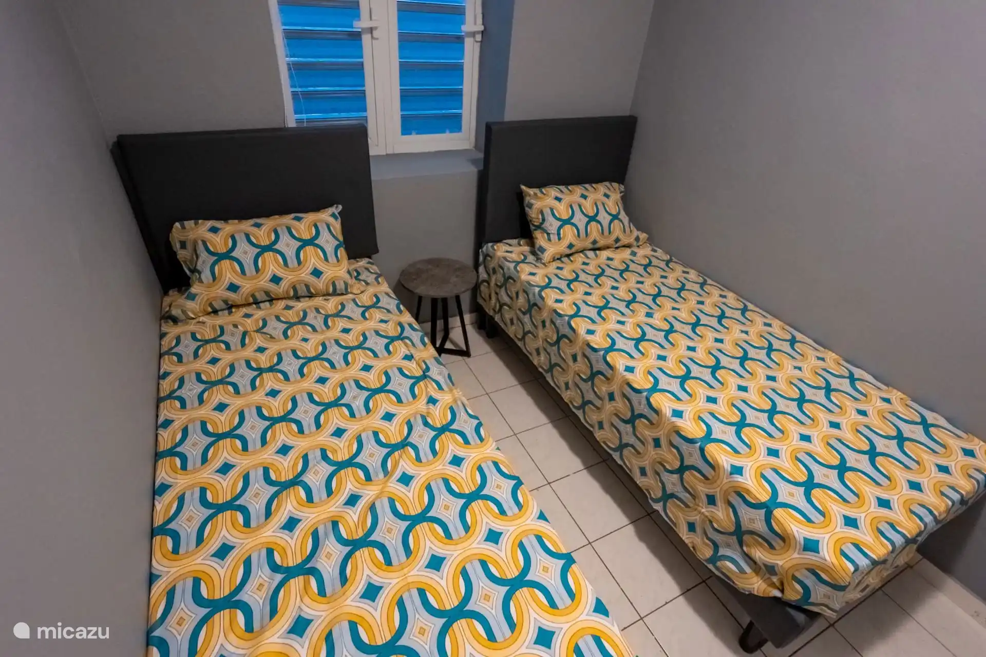 Chambre avec deux lits simples