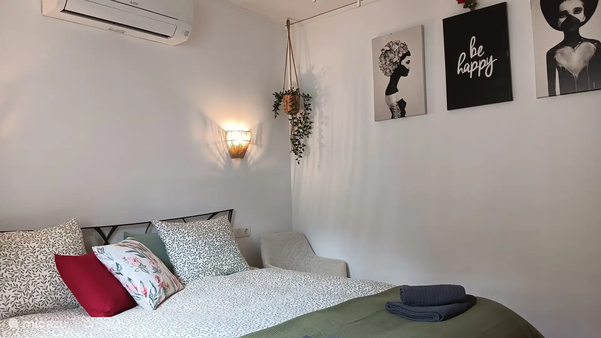 Slaapkamer met 2-persoons bed (1,80x2.00 mtr.).