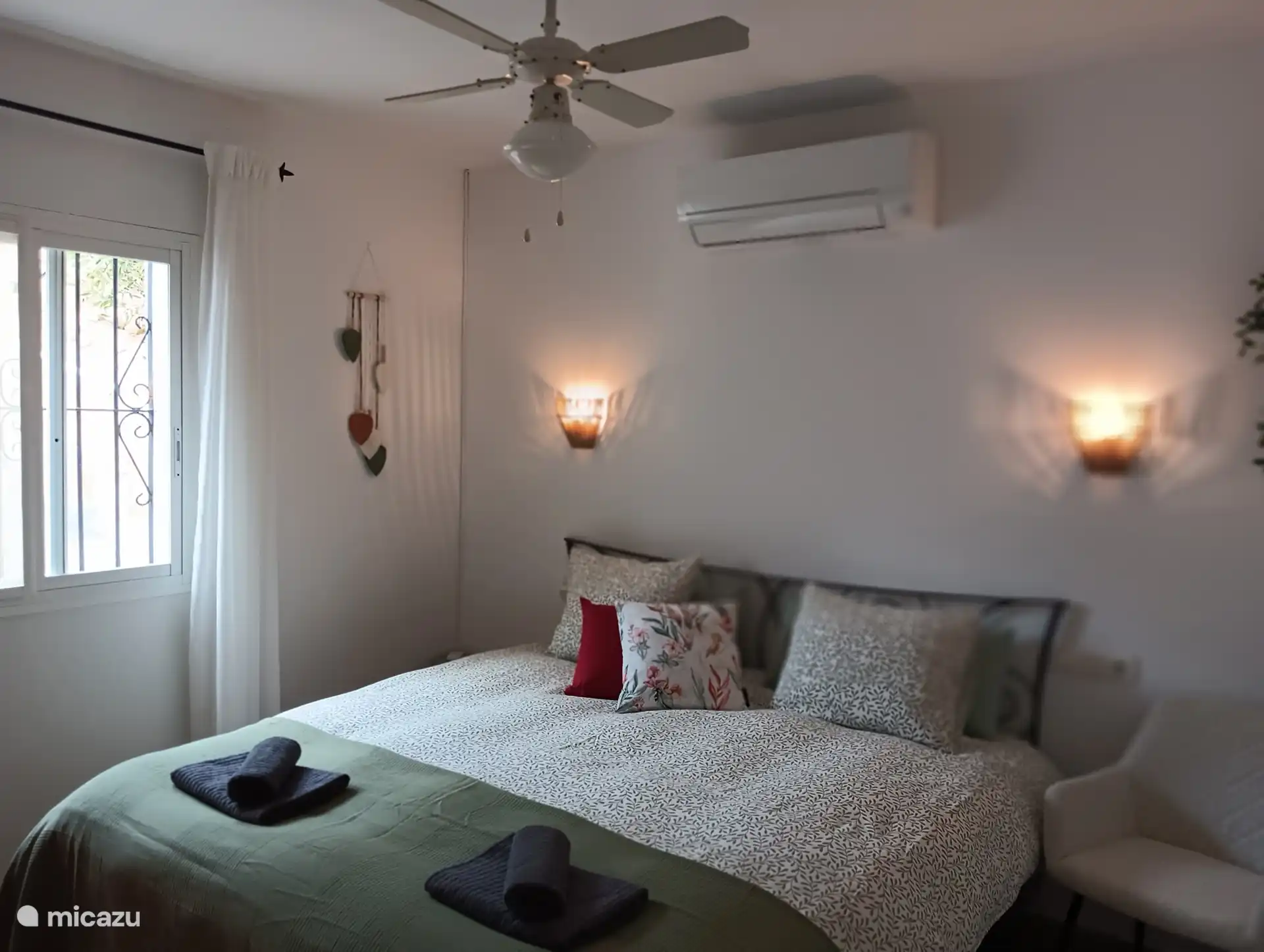 Slaapkamer met 2-persoons bed (1,80x2.00 mtr.).