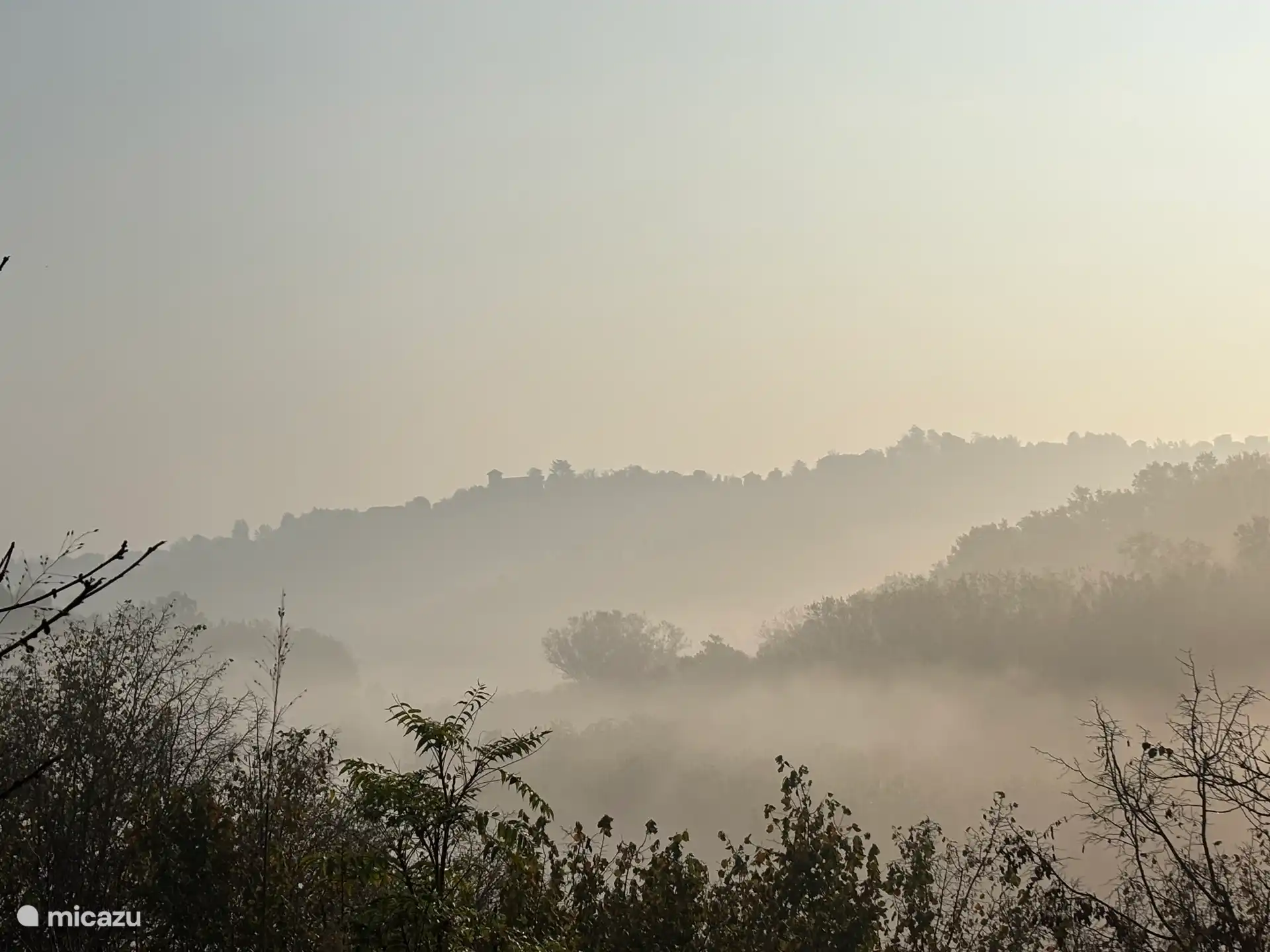 Ochtendmist in de herfst.