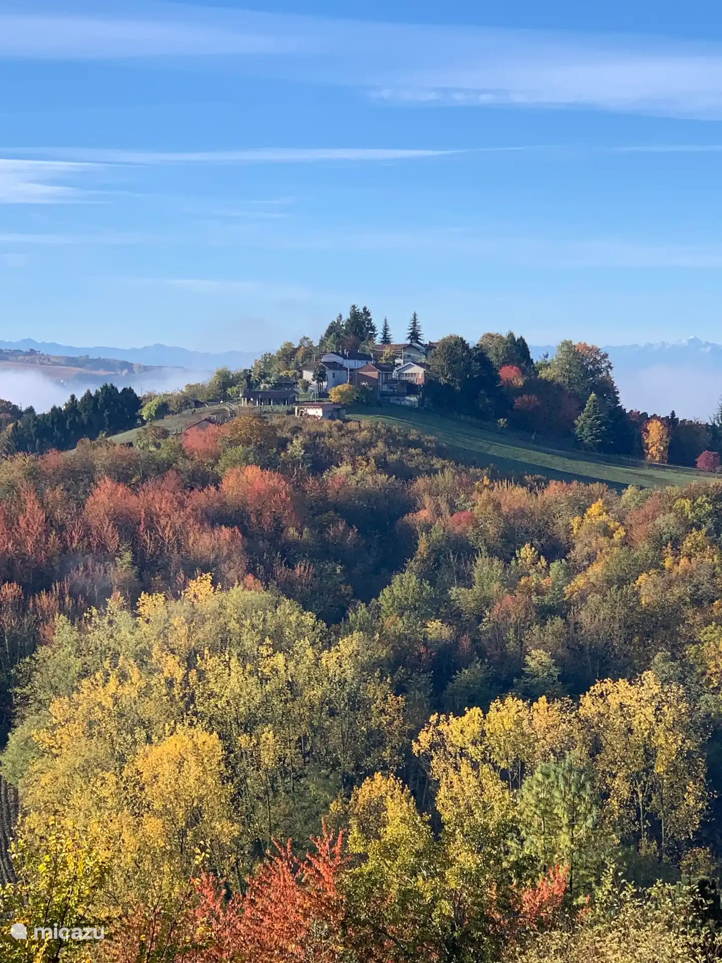 Overzijde van de vallei vanuit de achterliggende heuvel, die met een korte wandeling te bereiken is. 