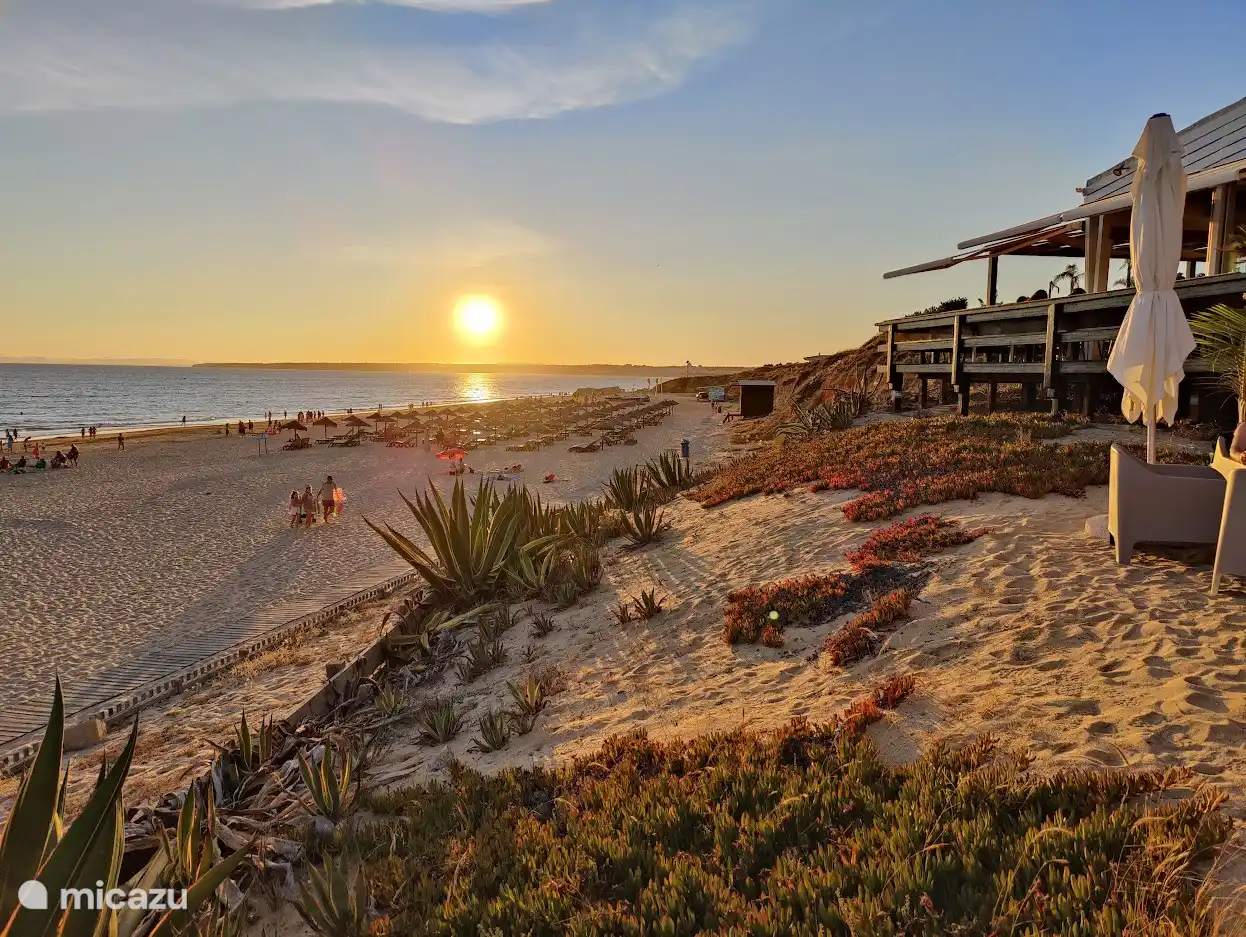 Op 325 meter van het strand en binnen 1 km. meerdere stranden.