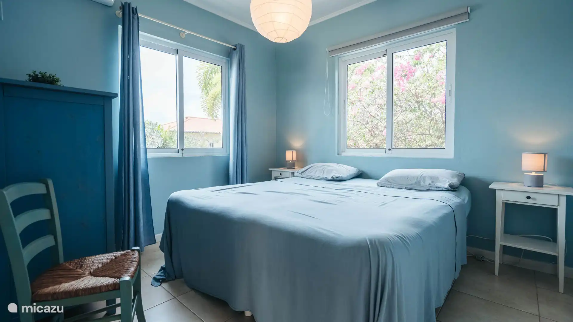 tweede slaapkamer met aparte badkamer direct naast gelegen 