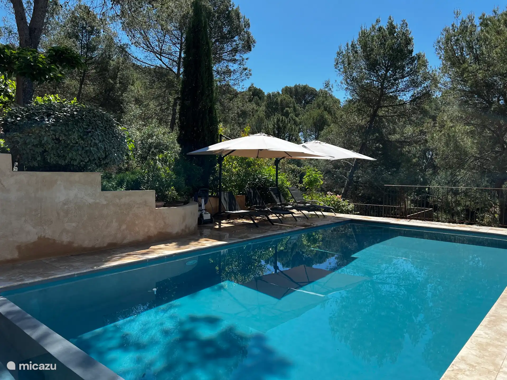 Terraza de la piscina