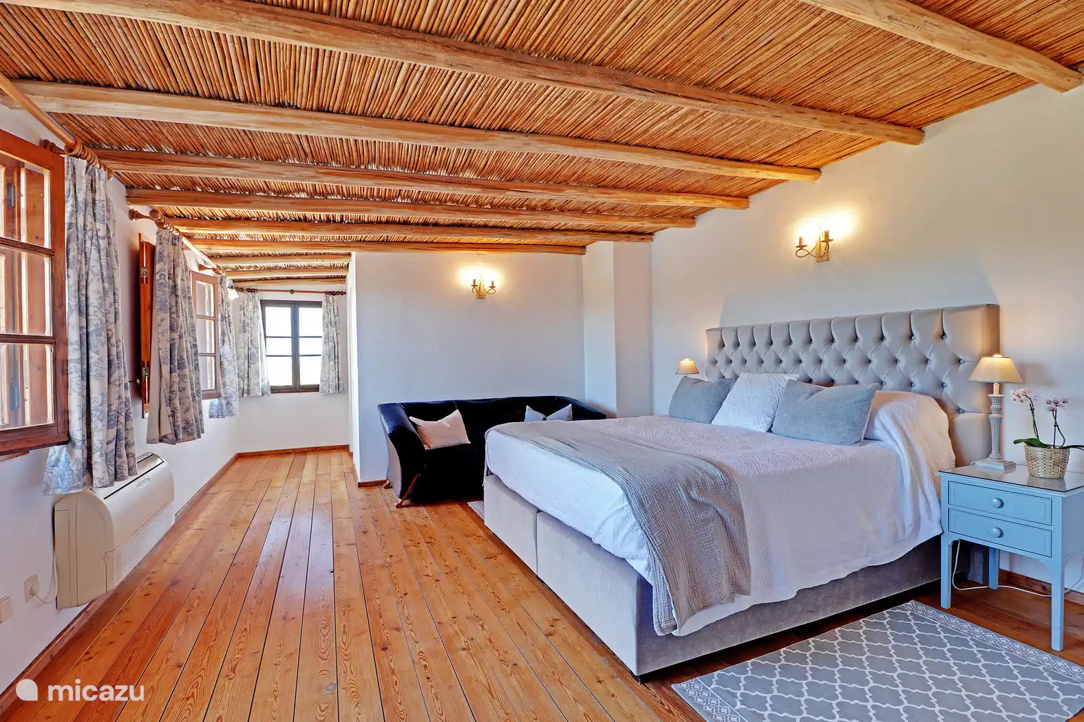 Chambre avec salle de bain attenante