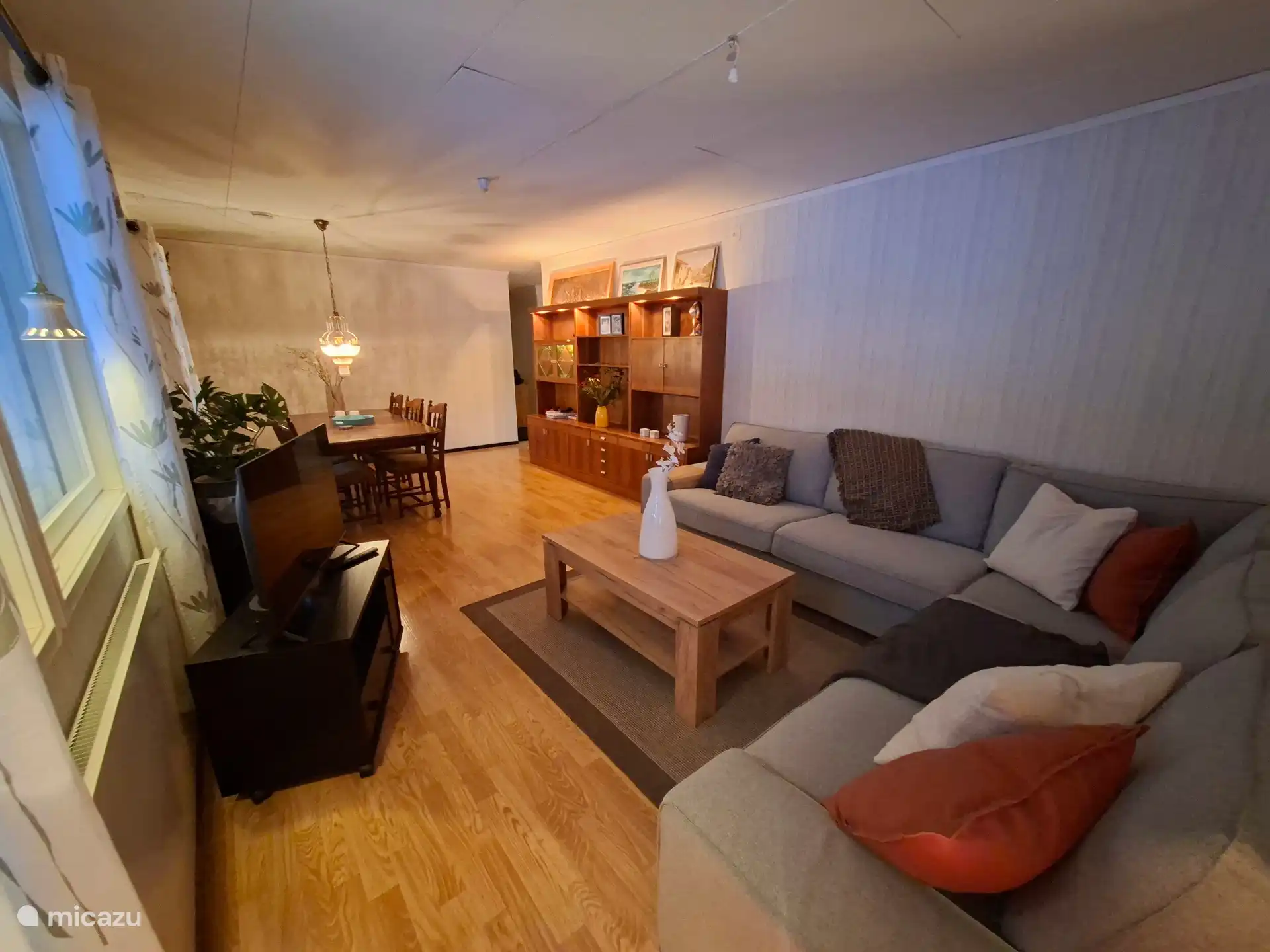 Equipado con televisor inteligente y equipo estéreo