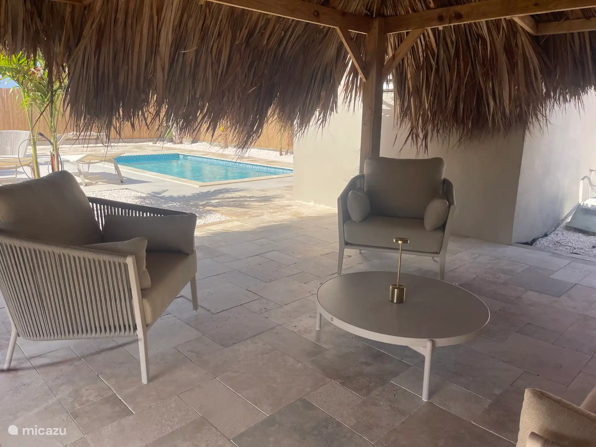 Heerlijk relaxen onder de palapa. Ideaal plekje voor een drankje met een verkoelend briesje. 