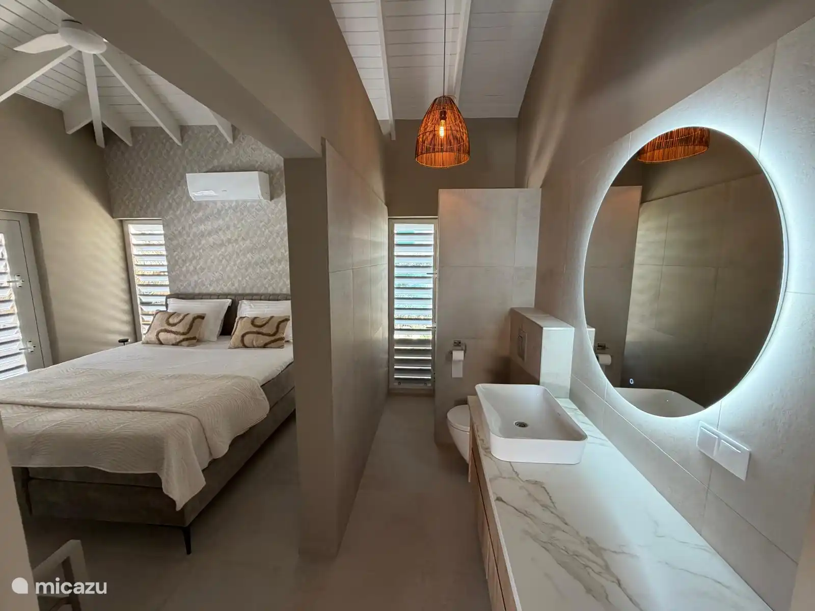 Iedere slaapkamer heeft zijn eigen badkamer.