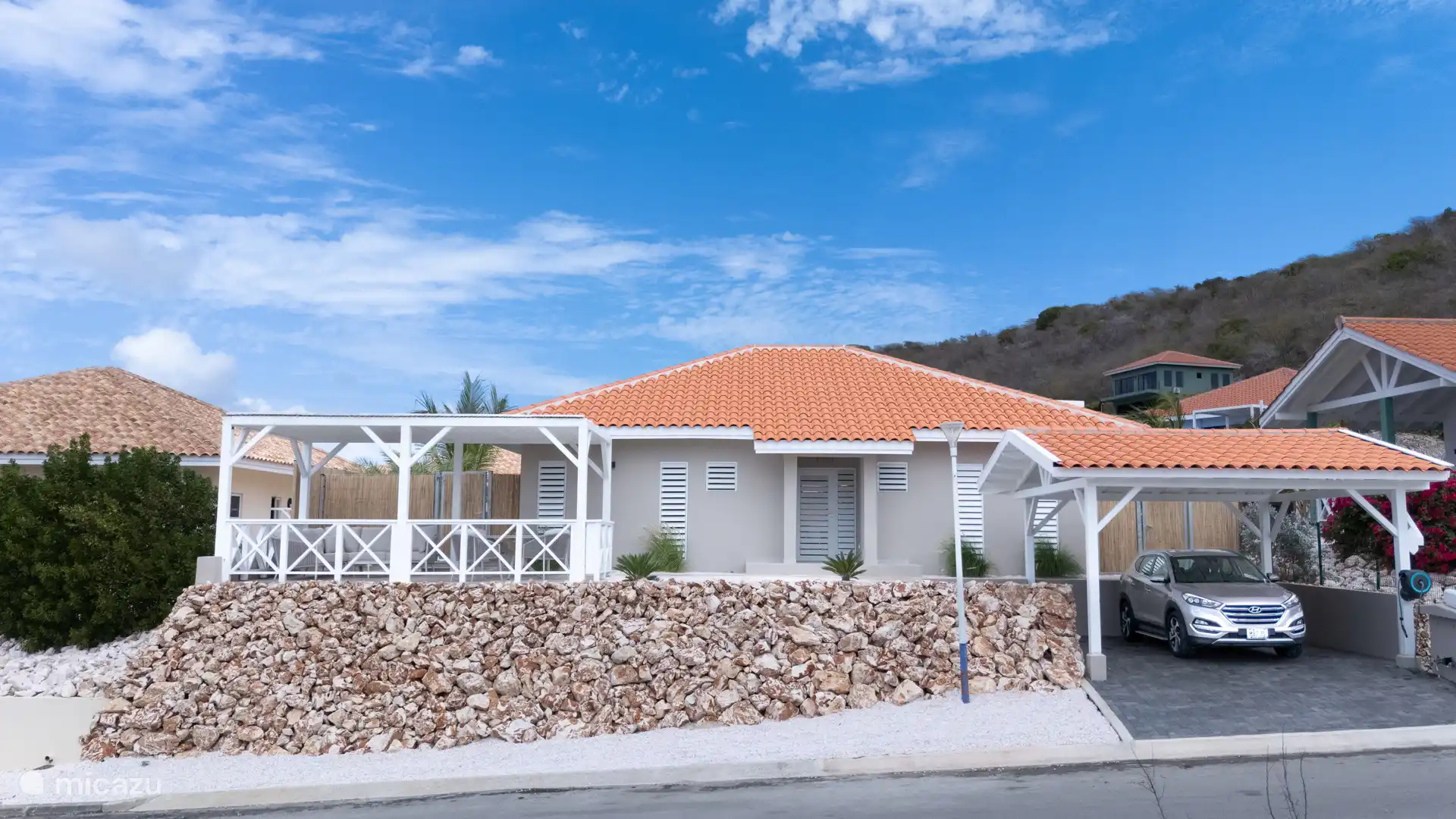Het hele huis in voorzien van horren en shutterramen