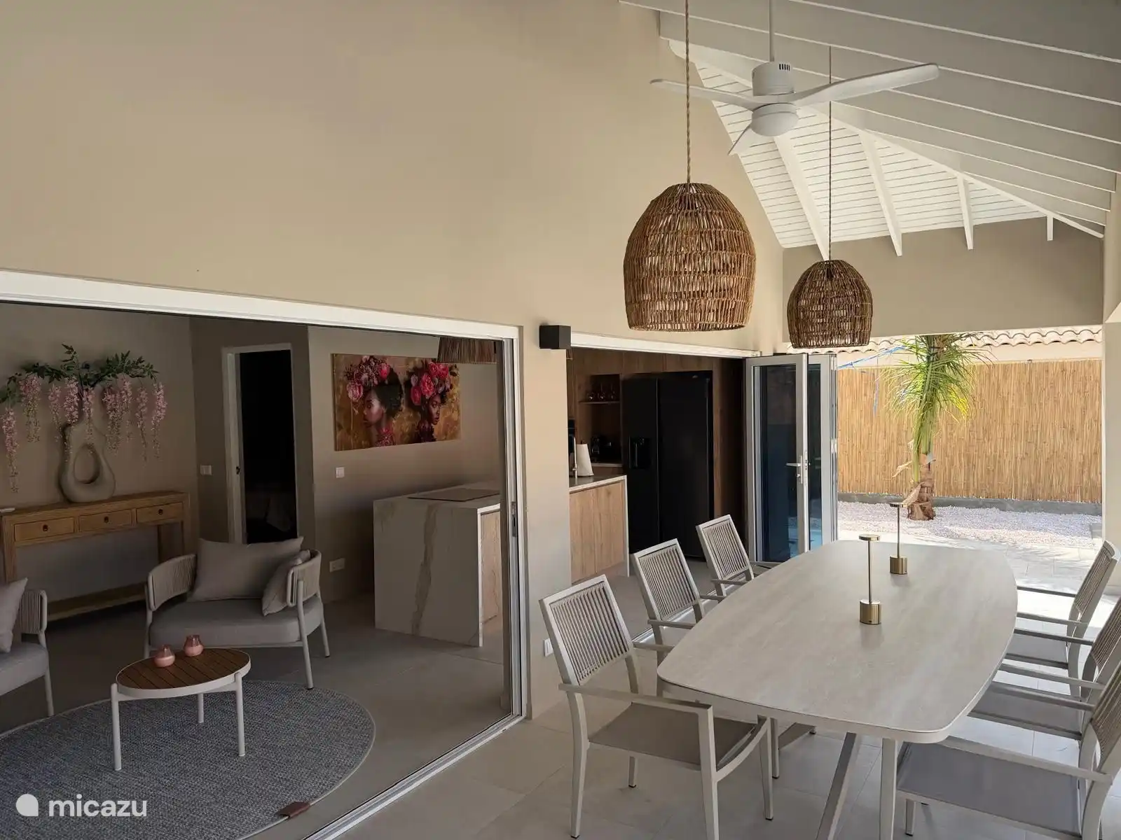 Heerlijk kookeiland met alle gemakken voorzien. 