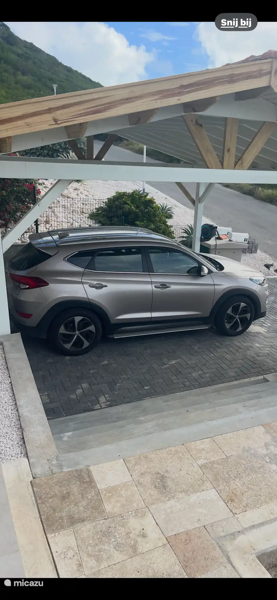 Optioneel kunt u deze gezinsauto Hyundai tucson huren. 