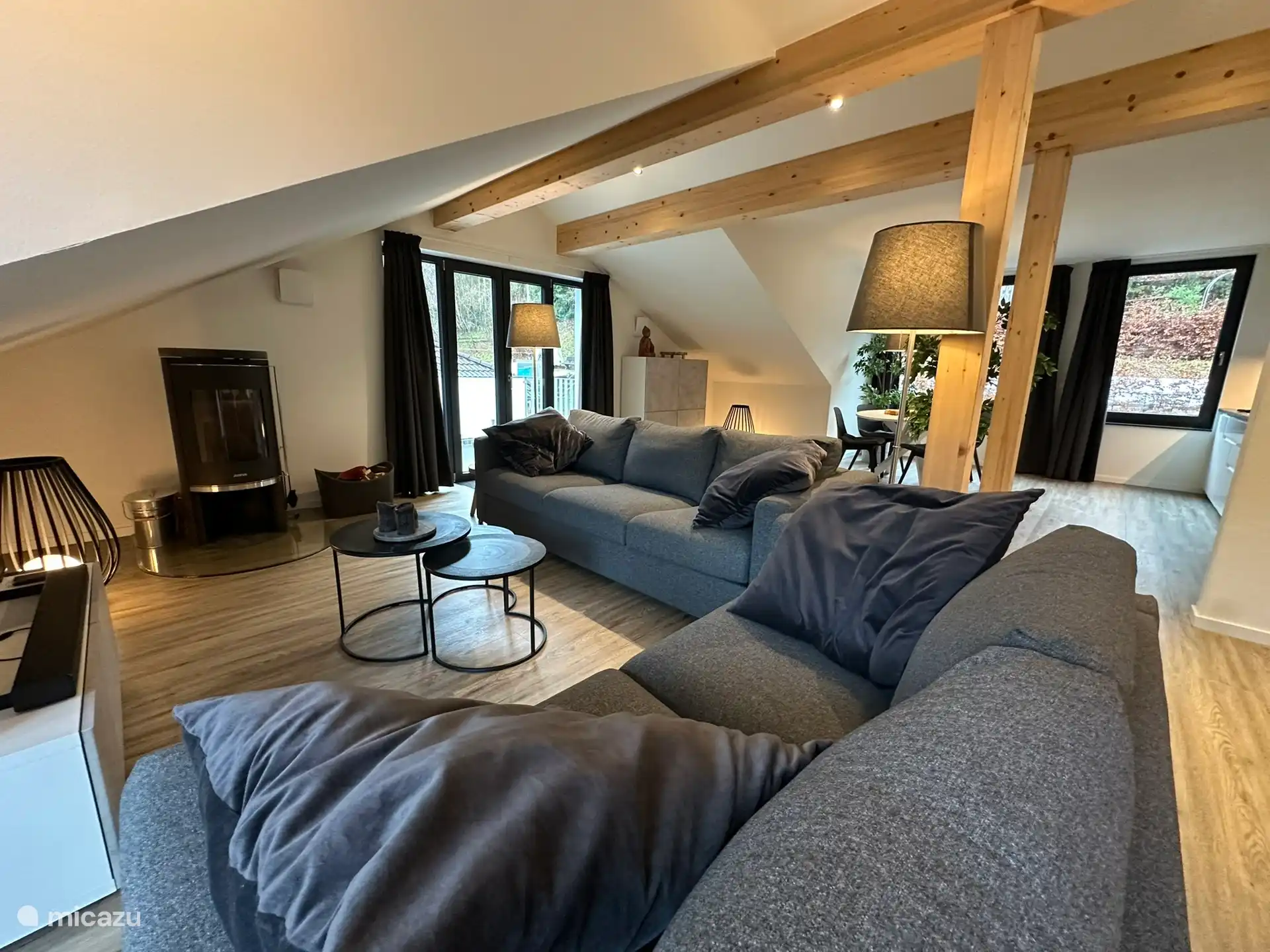 Zitgedeelte met houtkachel