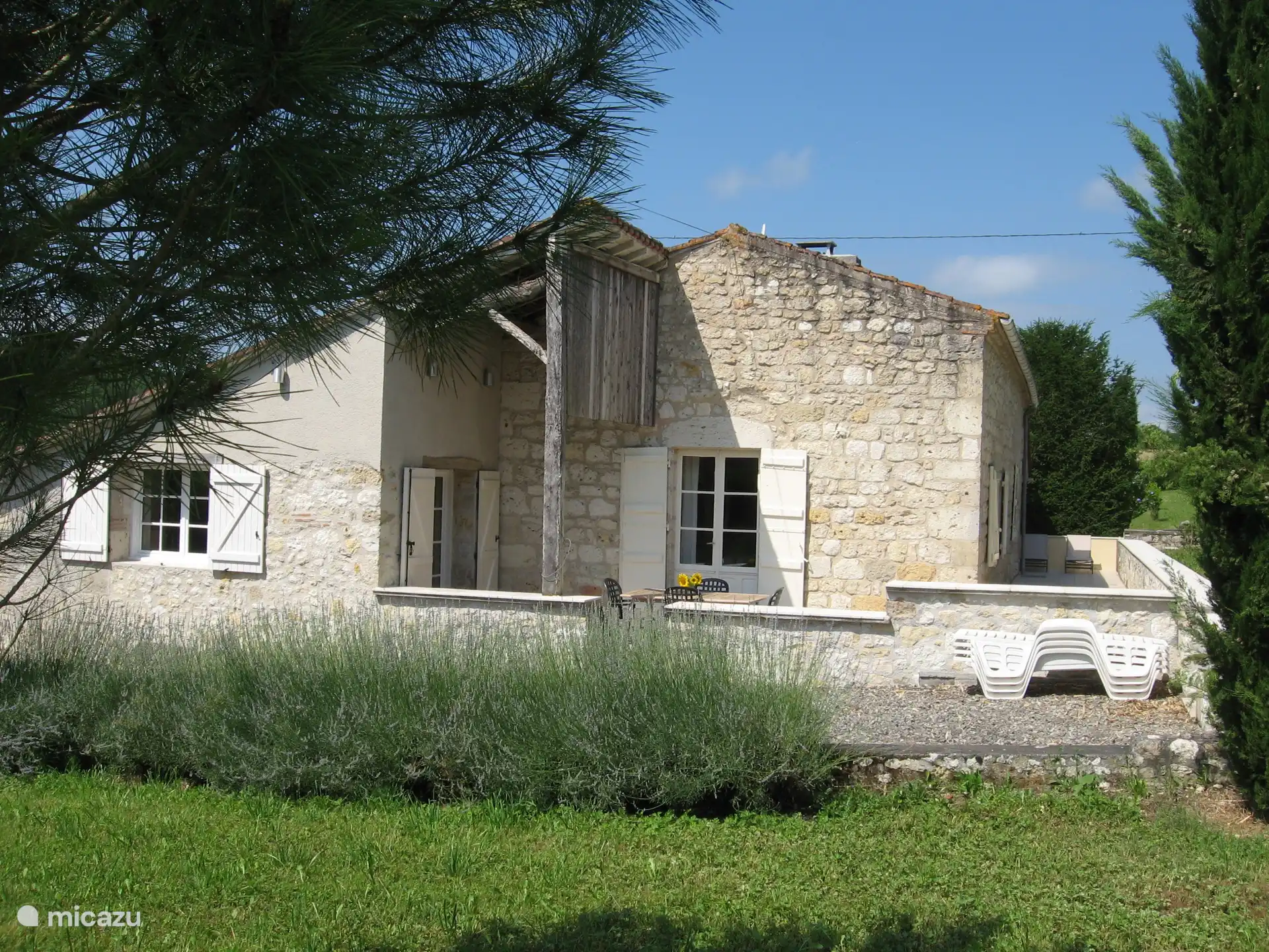 Vue des fenêtres de la chambre