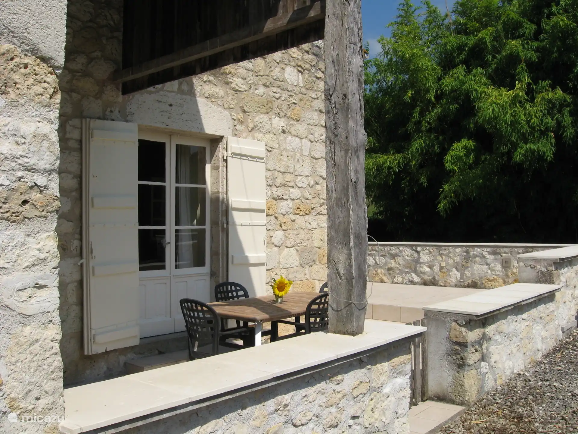 Terrasse aux chambres