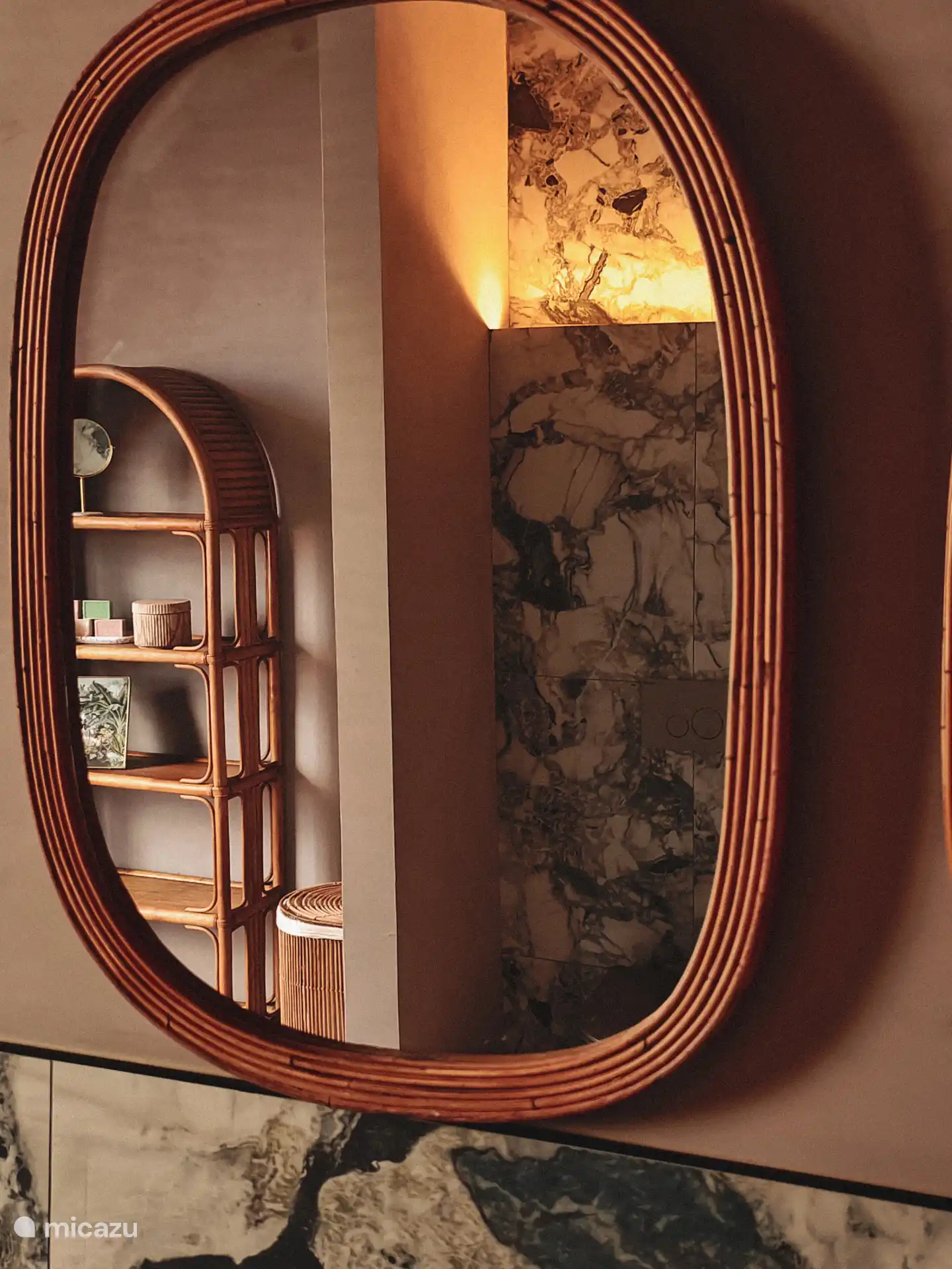 Details... Vintage arch case.