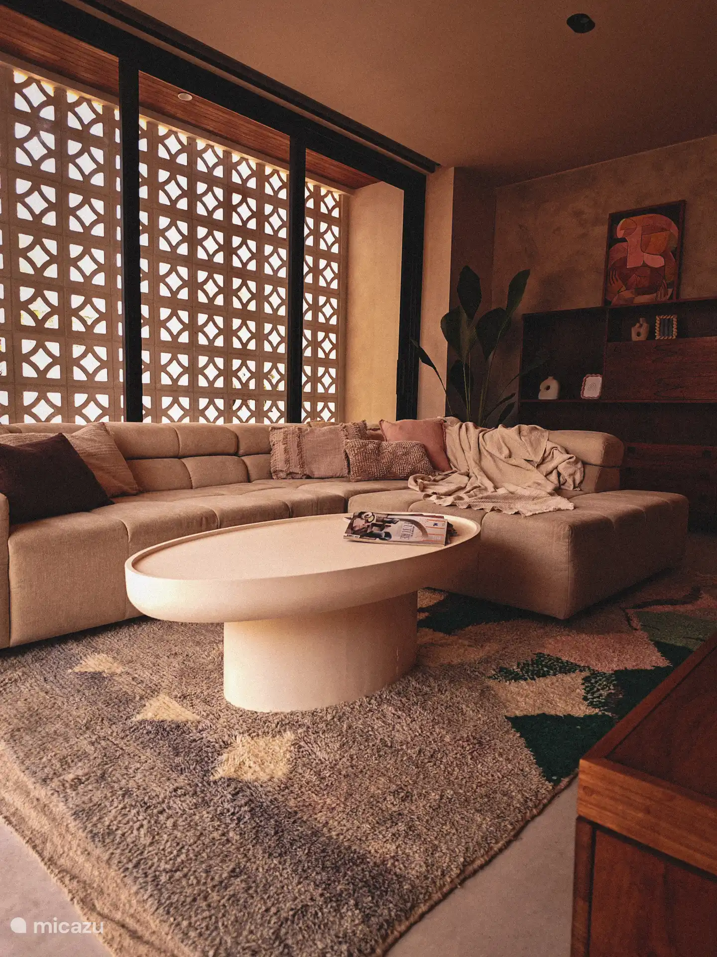 Media room with television, PS4 and air conditioning.