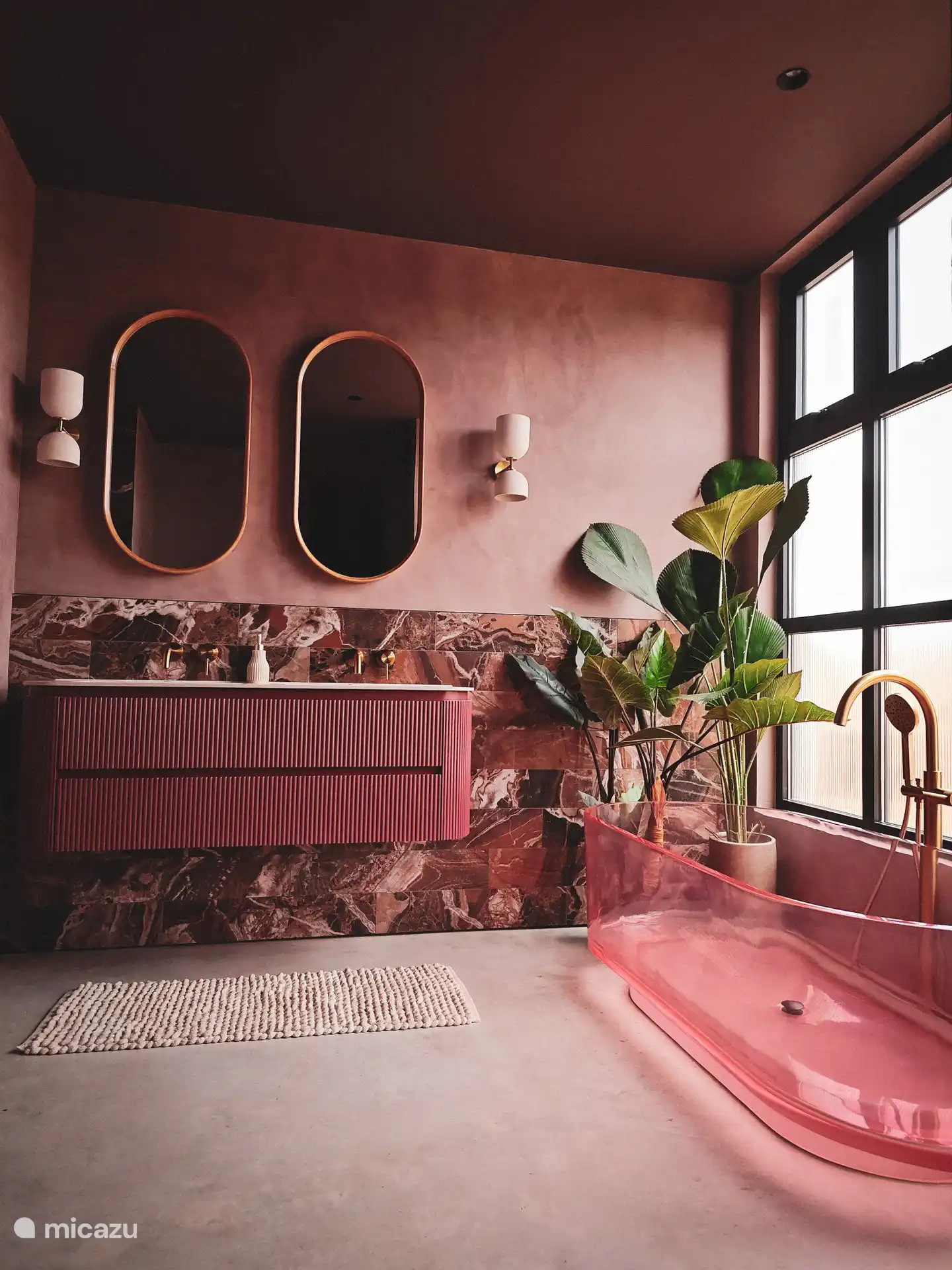 Bathroom of the master bedroom.